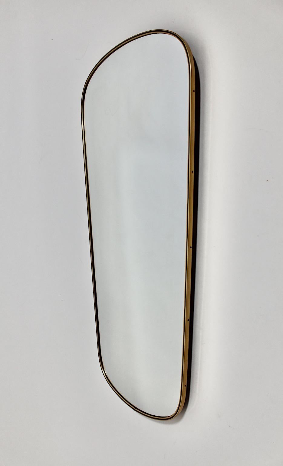 Mid Century Modern Vintage Full Length Mirror Oval Brassed Black Metal 1950s In Good Condition For Sale In Vienna, AT