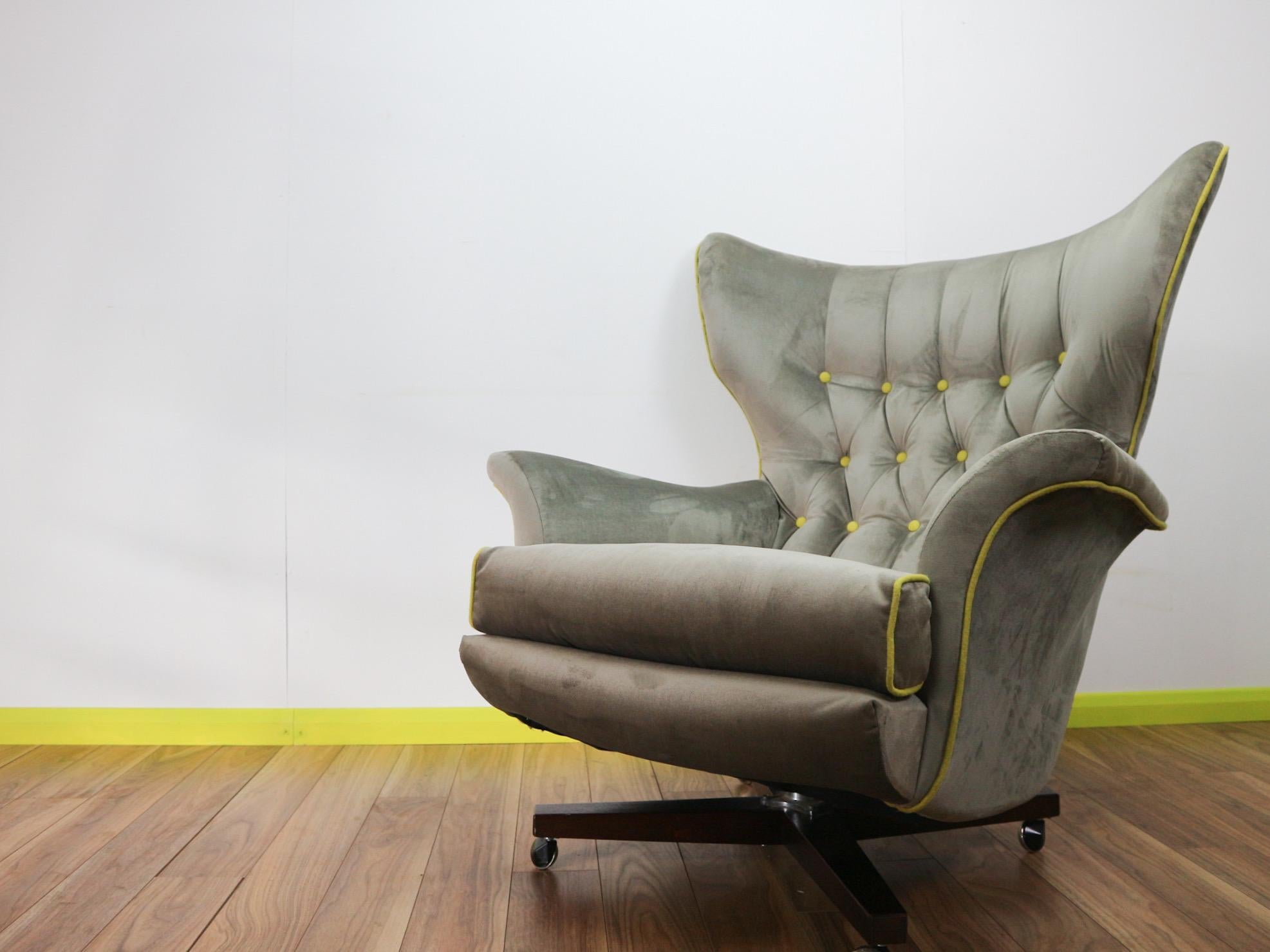 Mid-Century Modern Vintage G-Plan 6250 Lounge Blofeld Swivel Chair 1