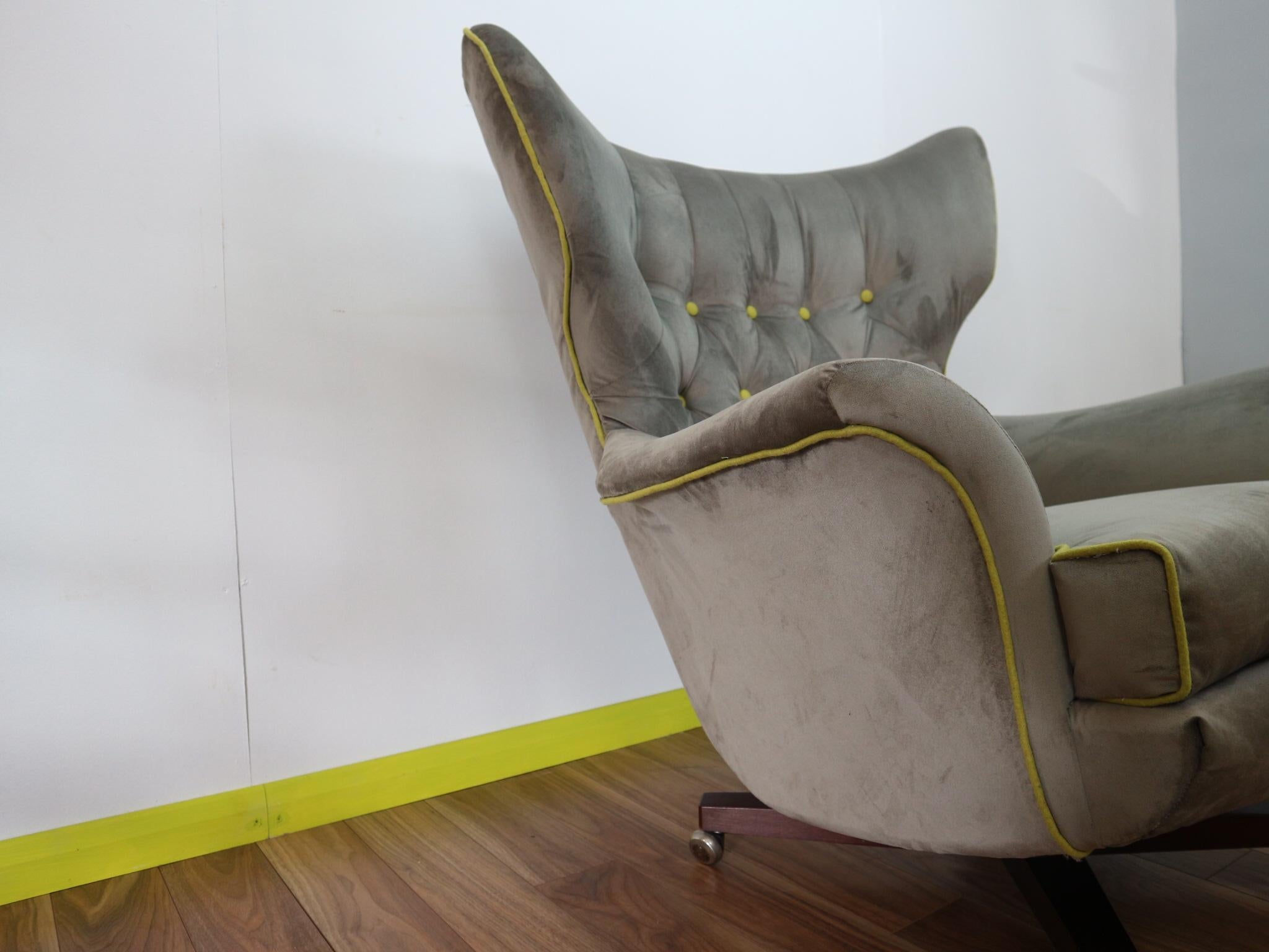 British Mid-Century Modern Vintage G-Plan 6250 Lounge Blofeld Swivel Chair