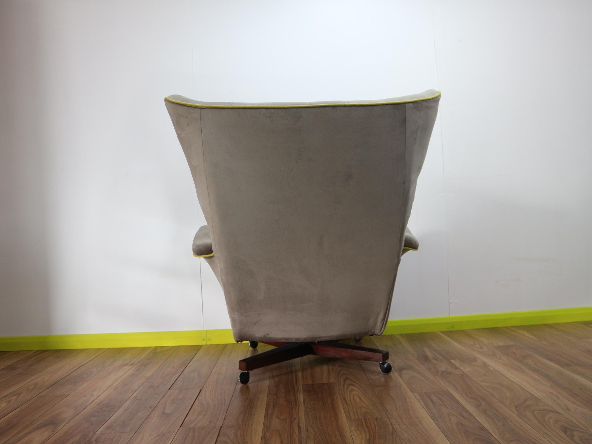 20th Century Mid-Century Modern Vintage G-Plan 6250 Lounge Blofeld Swivel Chair