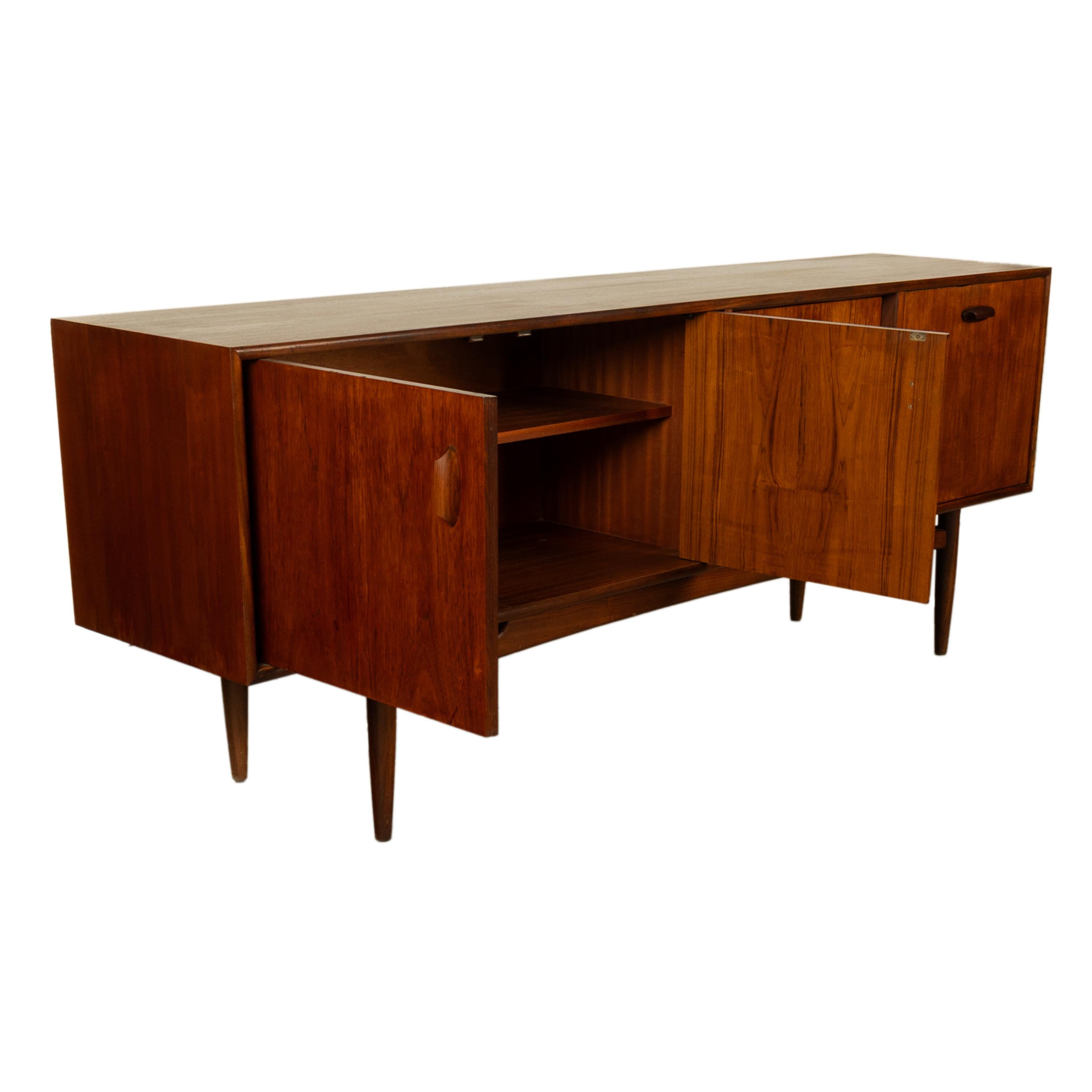 Metà XX secolo Credenza lunga in teak G-Plan 