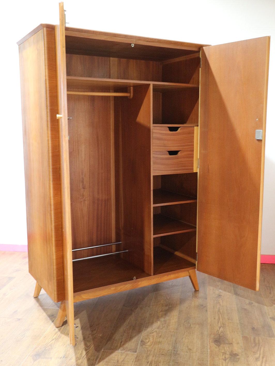 Mid-Century moderno Armadio da uomo d'epoca in stile danese del Medio Secolo Moderno in vendita