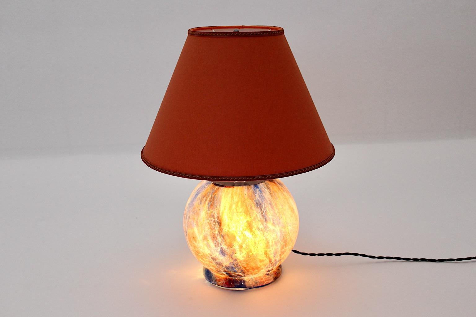 Art déco The Moderns Modern Vintage Glass Ball Ball lampe de table Burnt Orange 1940s Germany en vente