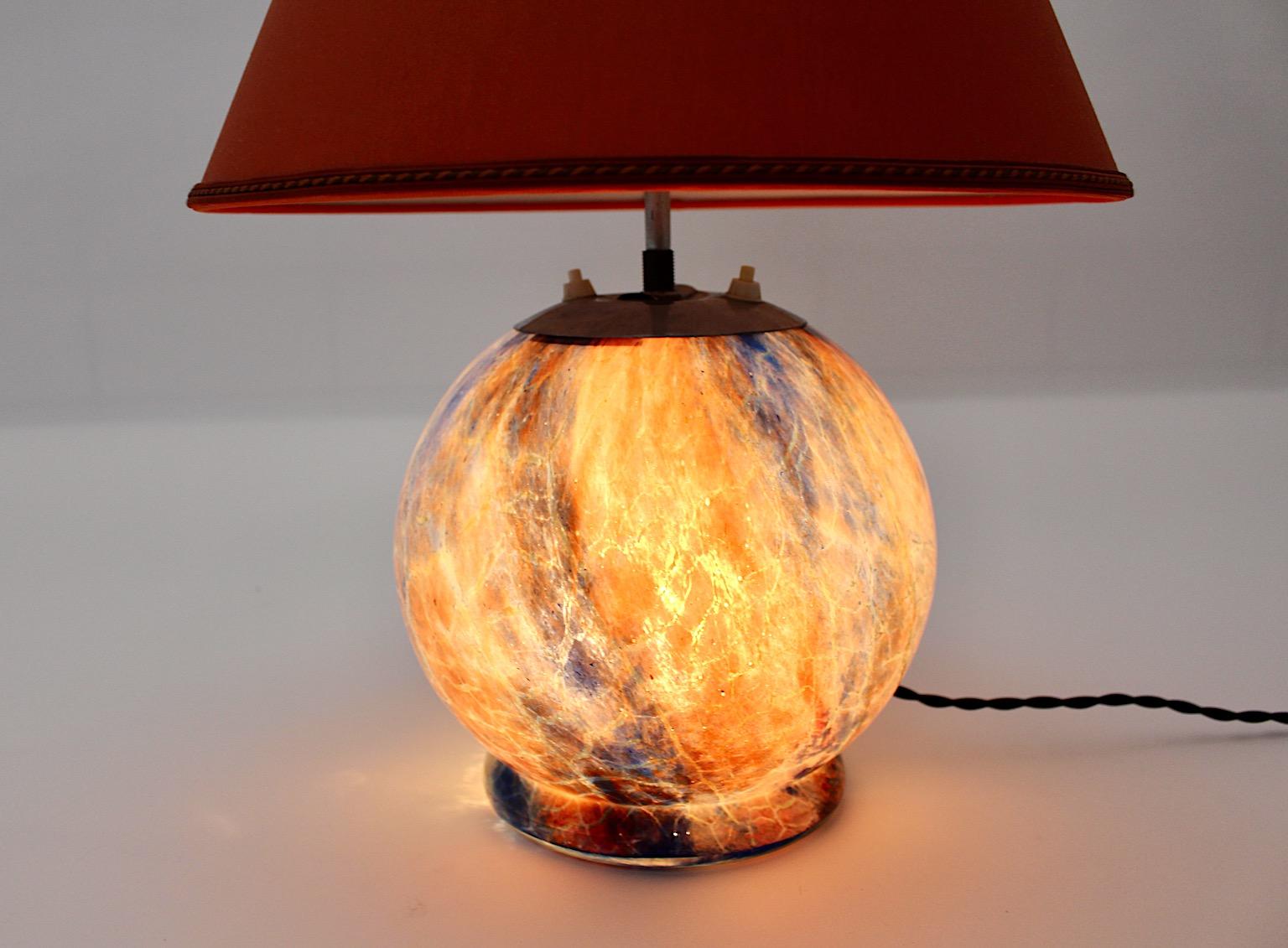 Allemand The Moderns Modern Vintage Glass Ball Ball lampe de table Burnt Orange 1940s Germany en vente