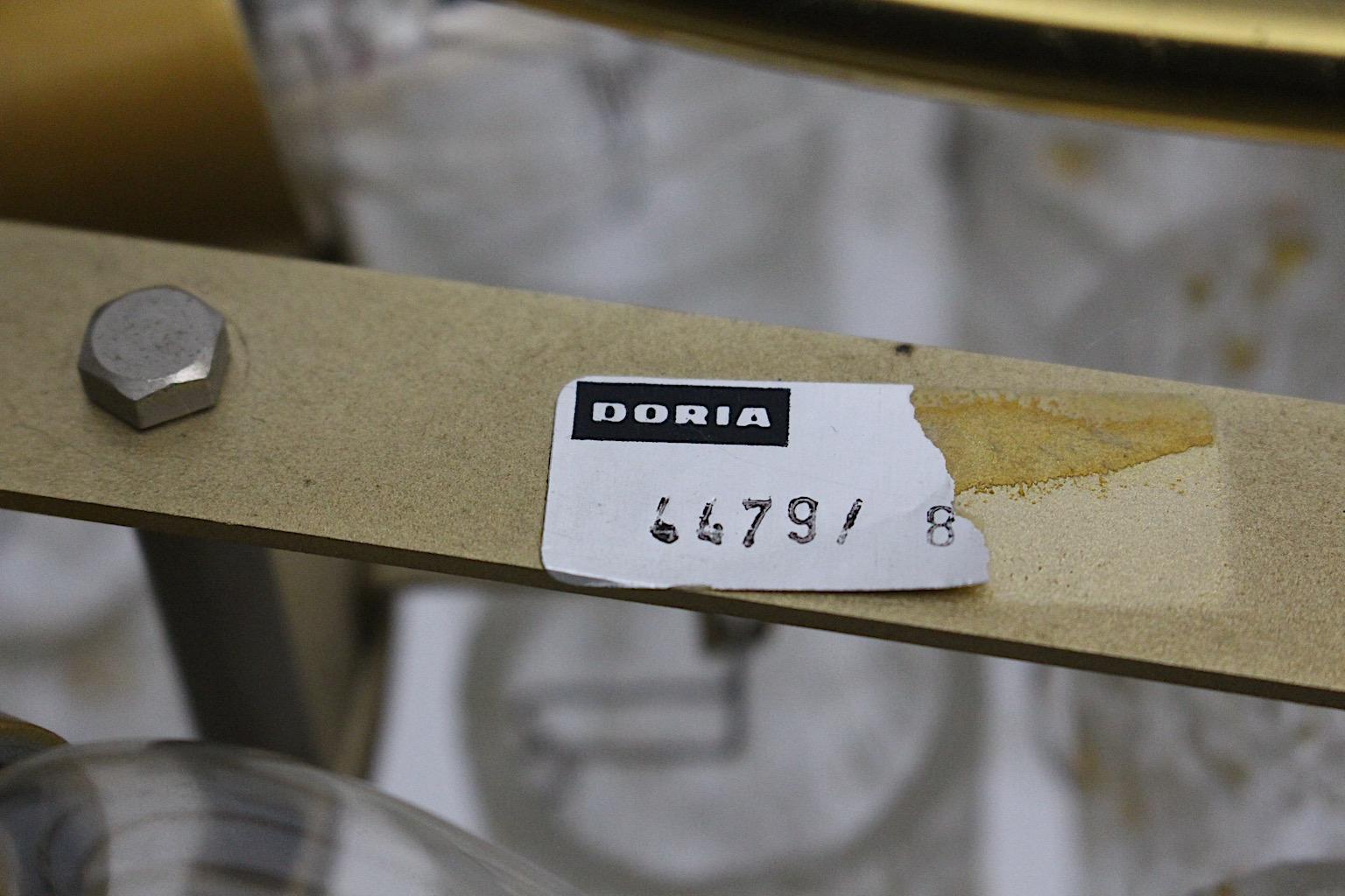 Runder Vintage-Kronleuchter aus Glas und Messing, Mid-Century Modern, Doria, Deutschland, 1970er Jahre im Angebot 4