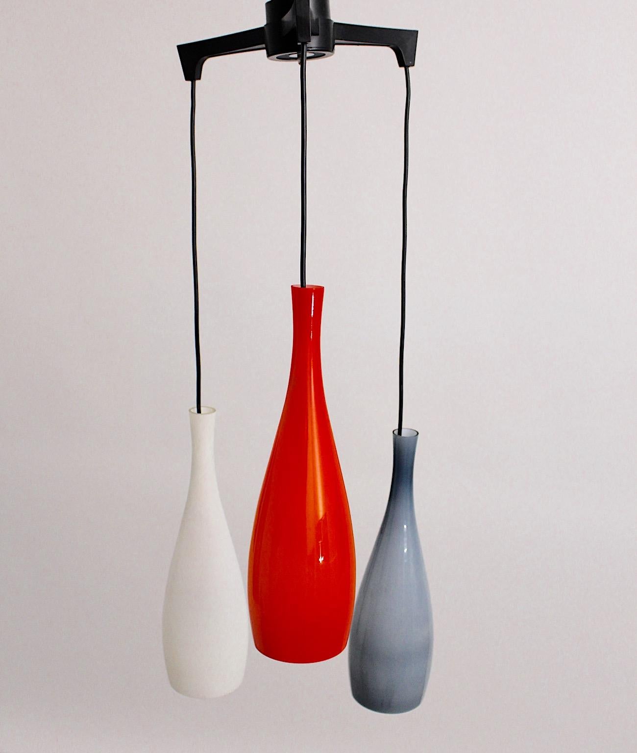 Lustre moderne scandinave vintage en verre blanc, orange et bleu avec pendentif Fog Morup en vente 4