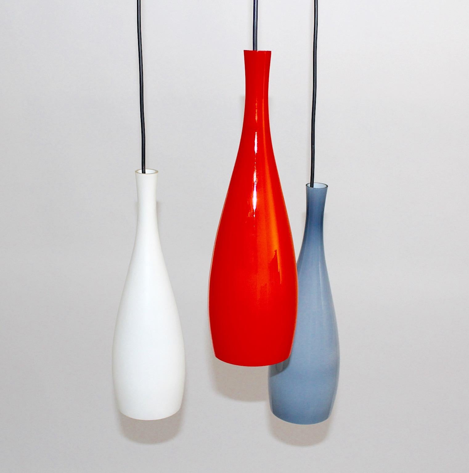 Lustre moderne scandinave vintage en verre blanc, orange et bleu avec pendentif Fog Morup en vente 1