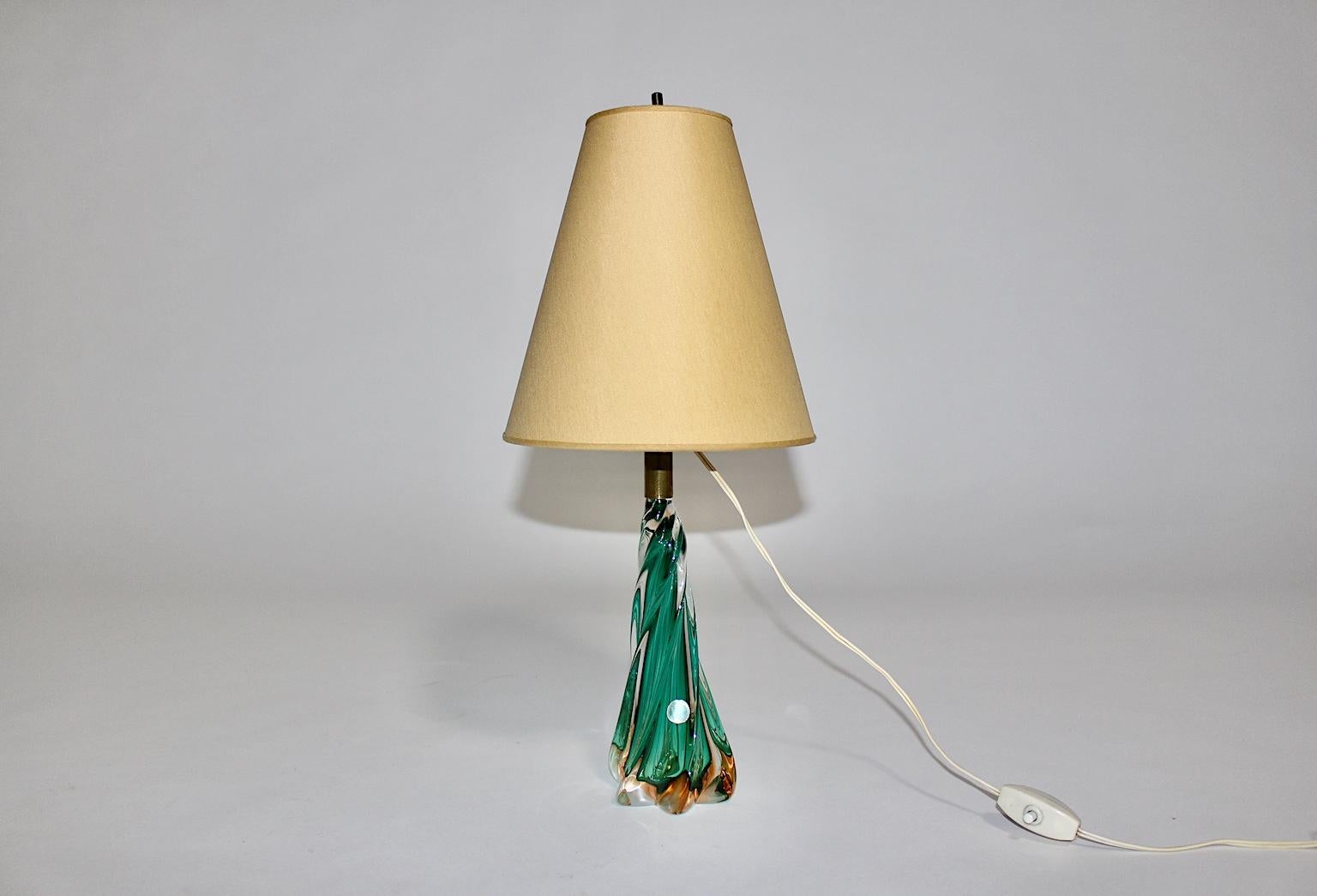 Mid-Century Modern Vintage-Tischlampe aus Glas in Grün und Gold, 1950er Jahre, Italien (Italienisch) im Angebot