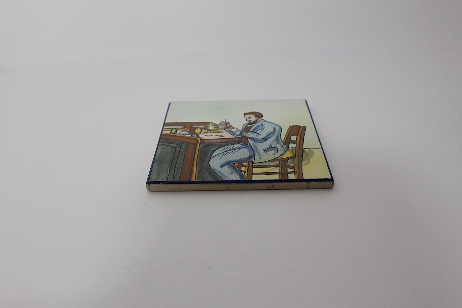 Mid-Century Modern Vintage glasierte Keramikfliesen-Motiv Uhrmacher, 1960er Jahre, Spanien im Zustand „Gut“ im Angebot in Vienna, AT