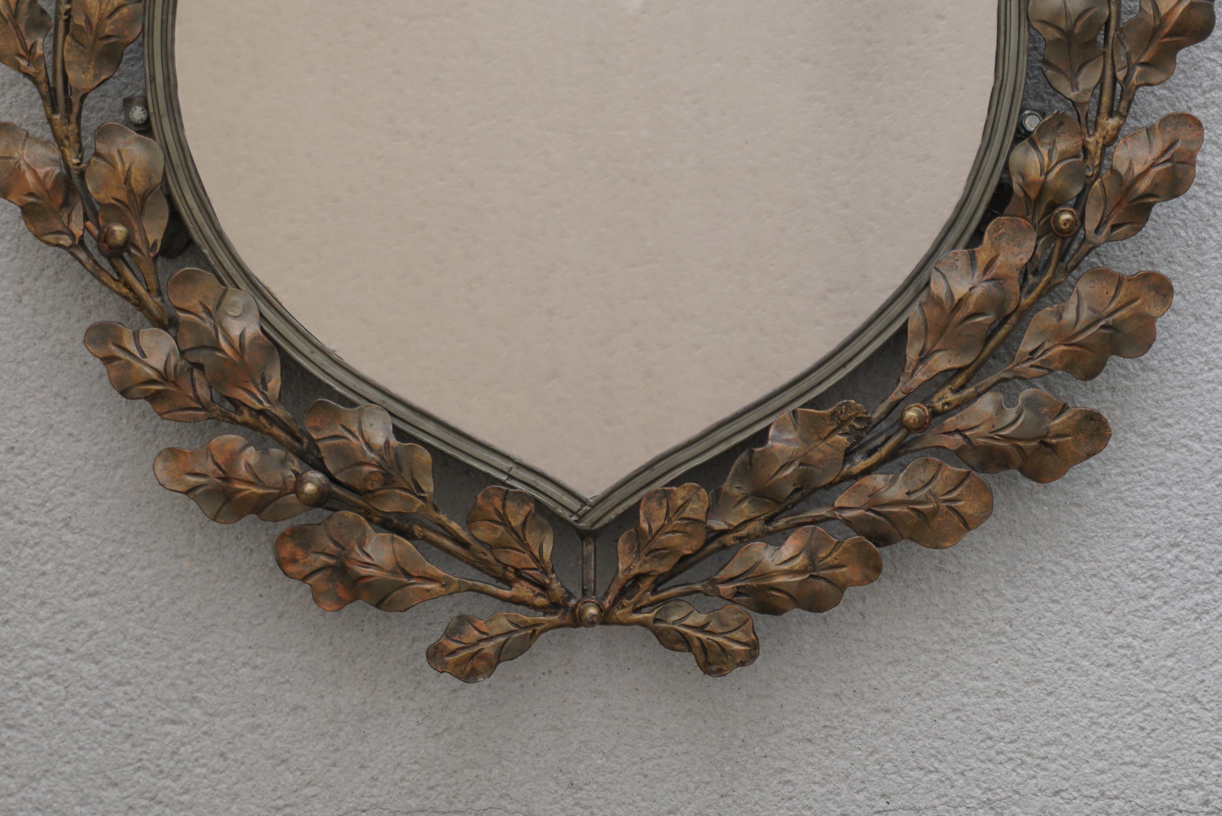 Mid Century Modern Vintage Gold Metal Oval Wall Mirror Leaves Acorn 1950 Italy In Good Condition For Sale In Antwerp, BE