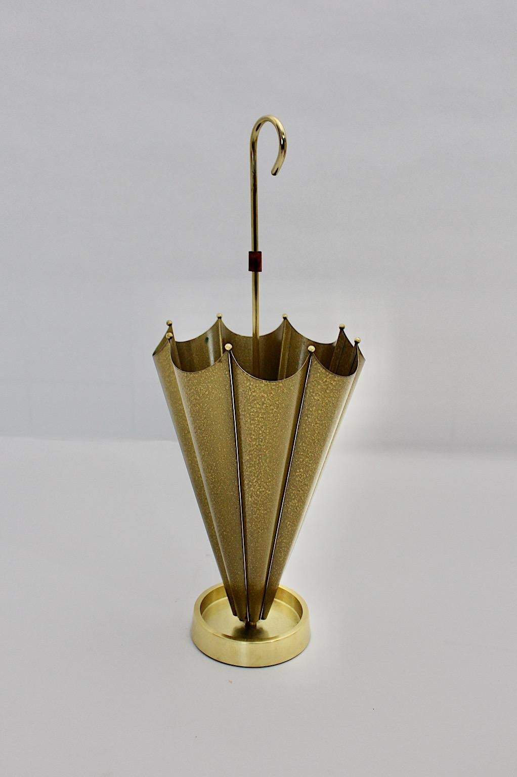 Mid-Century Modern Vintage Regenschirmständer aus goldenem Metall und Bambus, Italien 1950er Jahre im Angebot 4