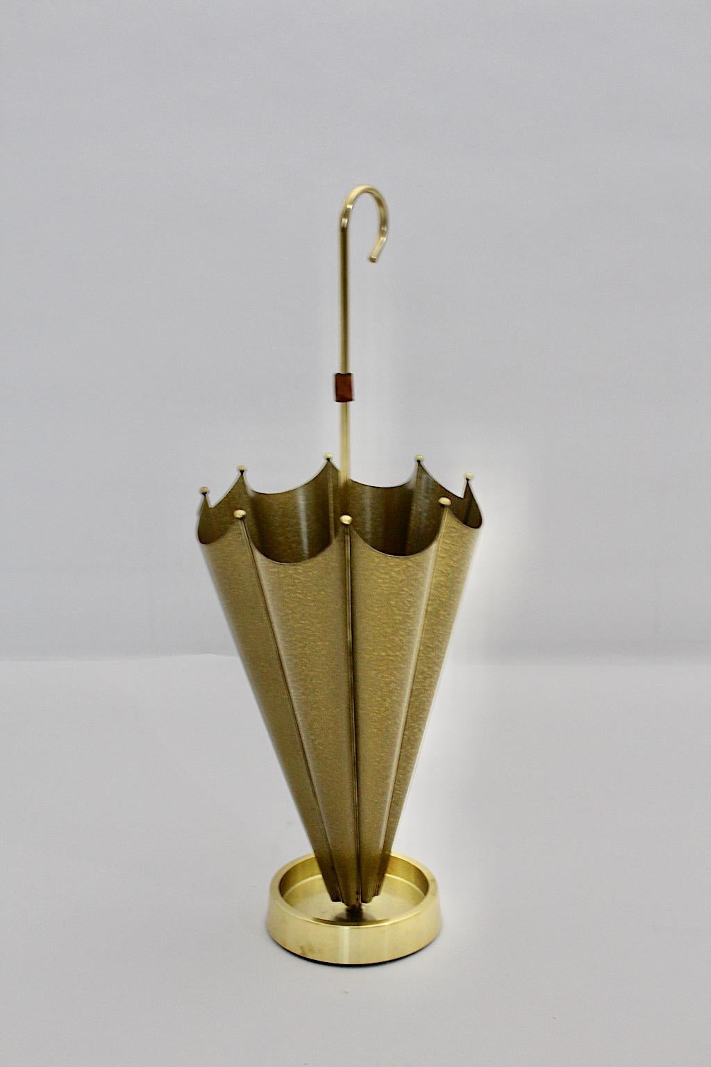 Mid-Century Modern Vintage Regenschirmständer aus goldenem Metall und Bambus, Italien 1950er Jahre im Angebot 7