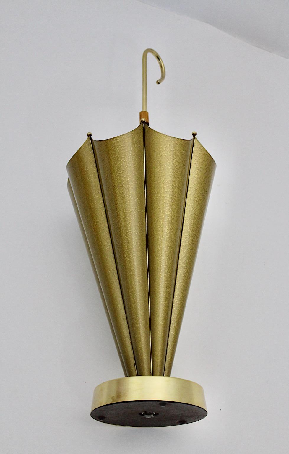 Mid-Century Modern Vintage Regenschirmständer aus goldenem Metall und Bambus, Italien 1950er Jahre im Angebot 8
