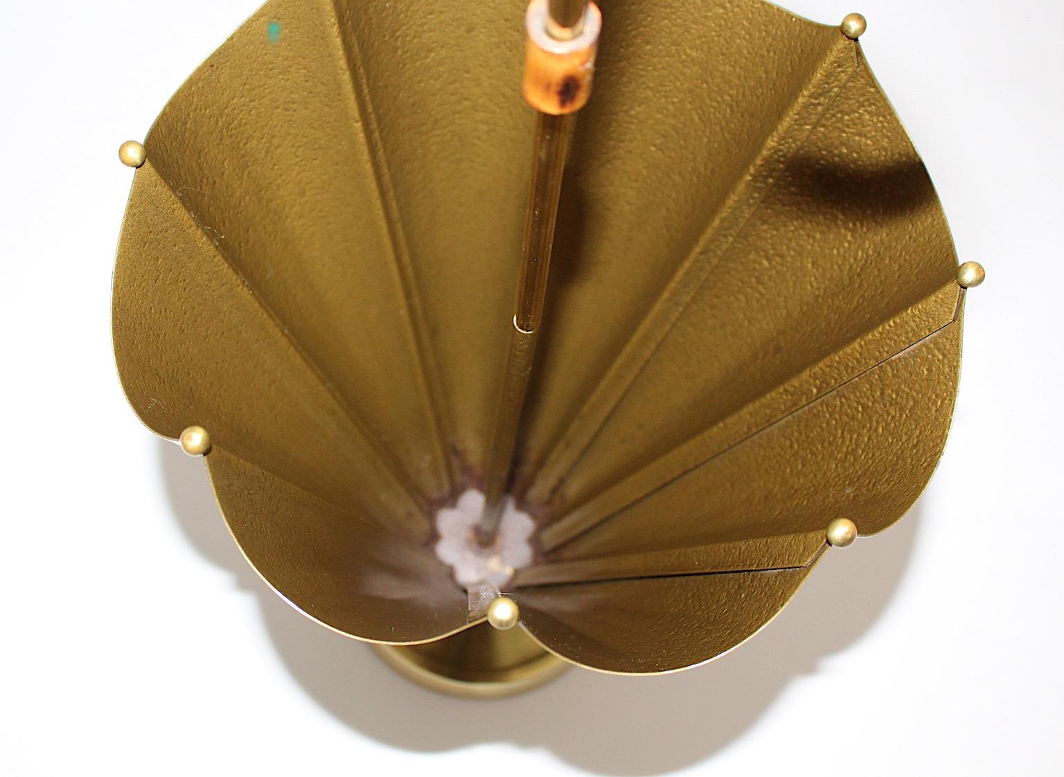 Mid-Century Modern Vintage Regenschirmständer aus goldenem Metall und Bambus, Italien 1950er Jahre im Angebot 10