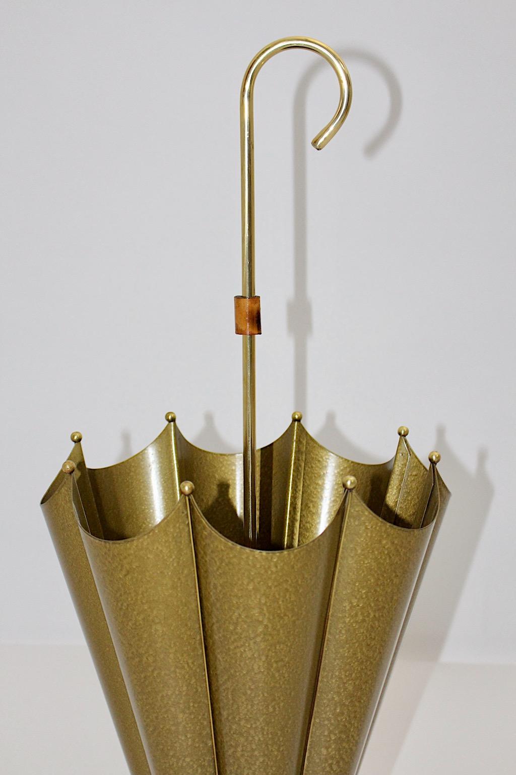 Mid-Century Modern Vintage Regenschirmständer aus goldenem Metall und Bambus, Italien 1950er Jahre im Angebot 2