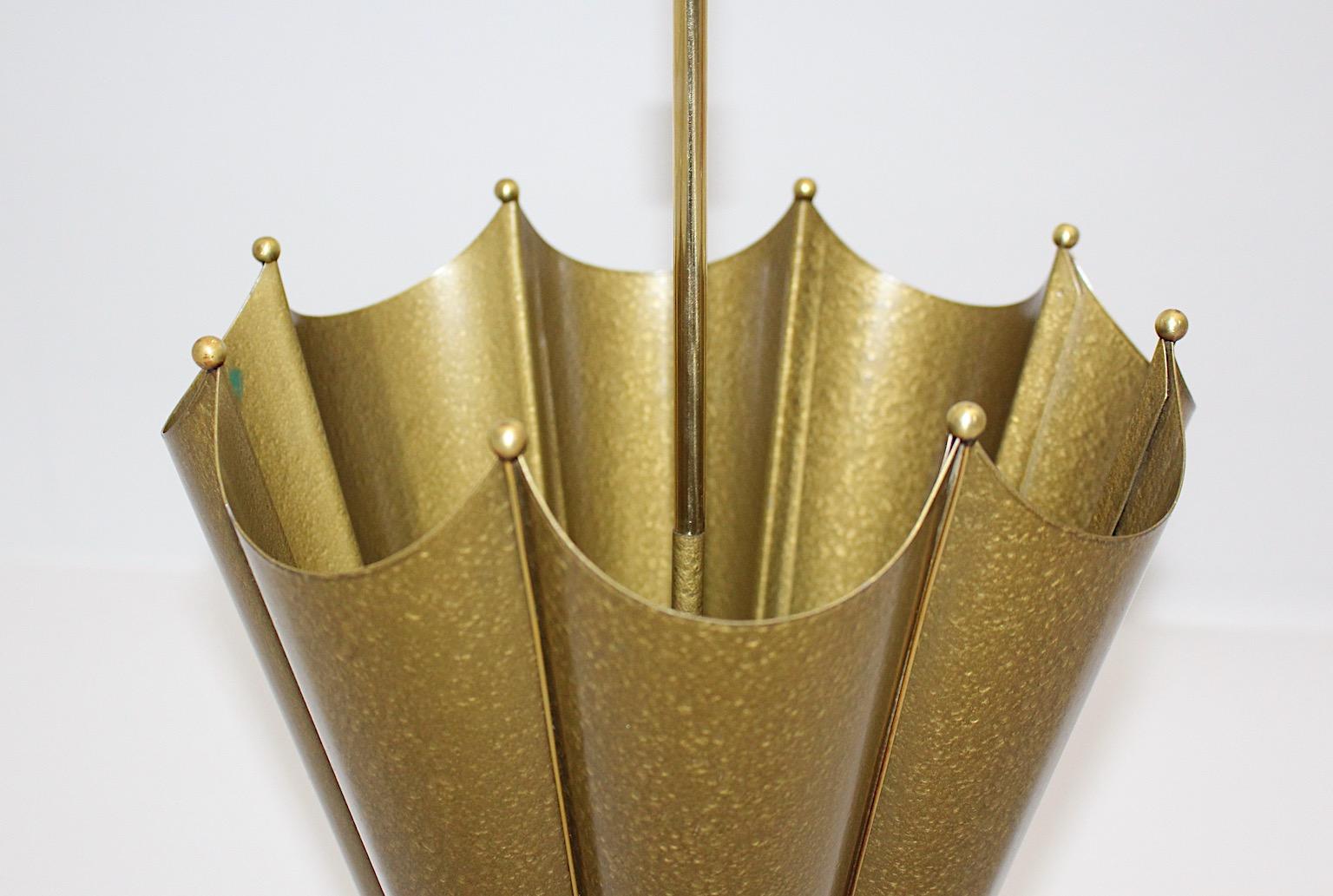 Mid-Century Modern Vintage Regenschirmständer aus goldenem Metall und Bambus, Italien 1950er Jahre im Angebot 3