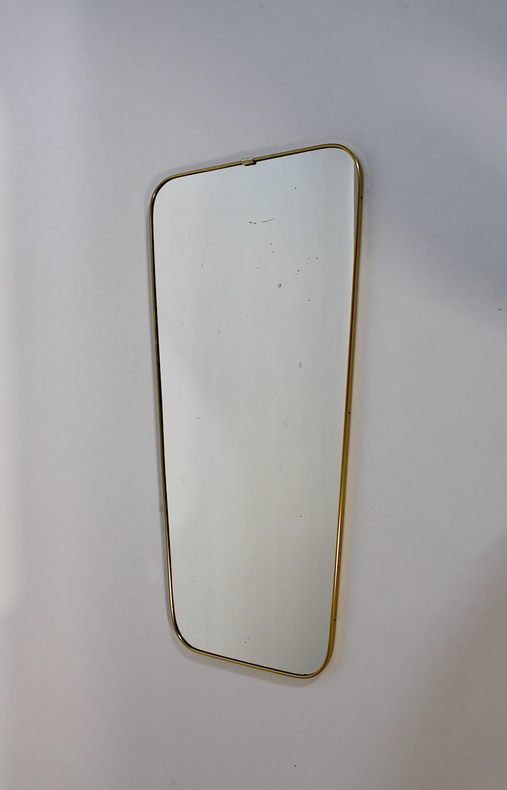 Rechteckiger Vintage- oder Bodenspiegel aus goldenem Metall in voller Länge oder aus der Mitte des Jahrhunderts (Moderne der Mitte des Jahrhunderts) im Angebot
