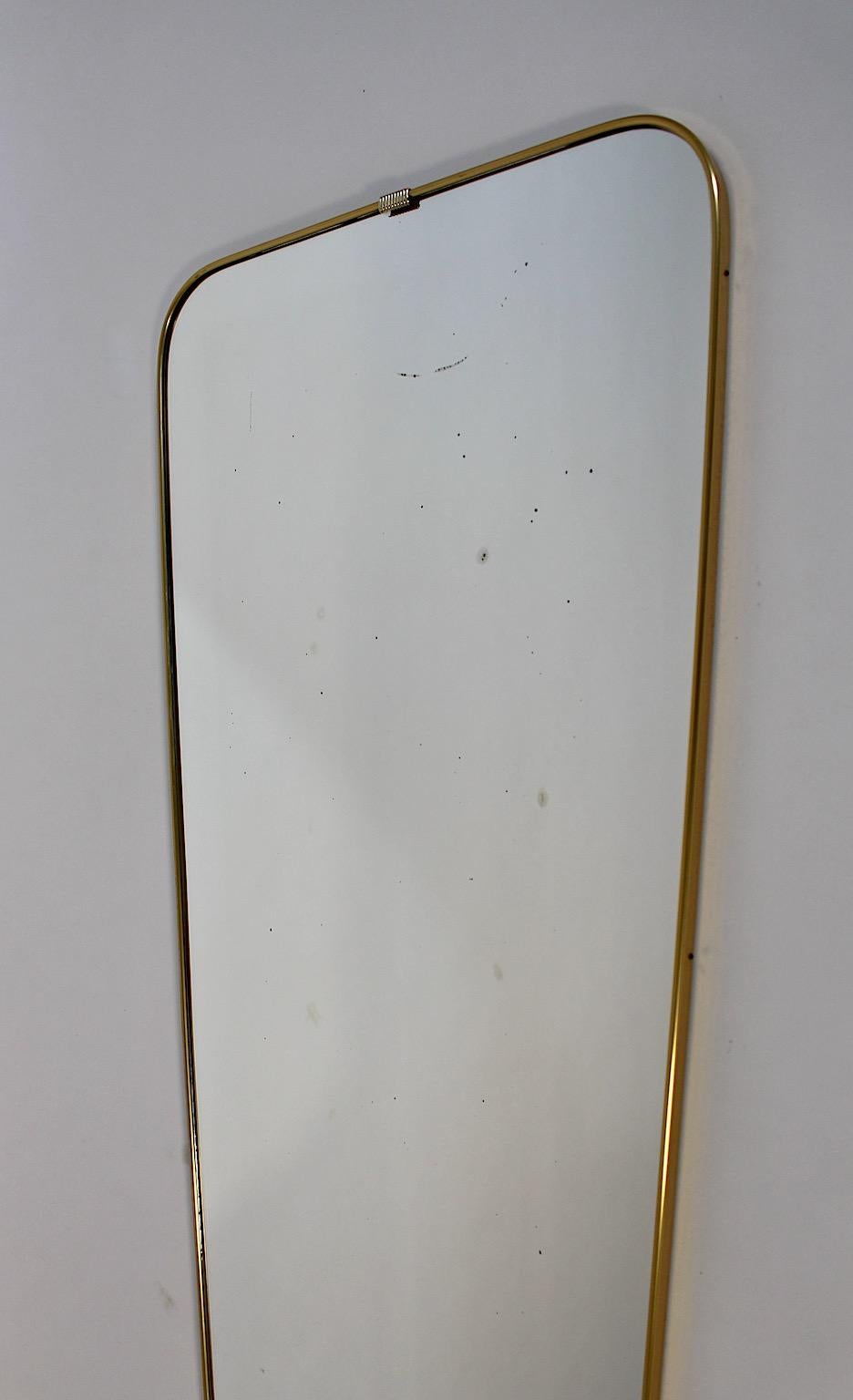Rechteckiger Vintage- oder Bodenspiegel aus goldenem Metall in voller Länge oder aus der Mitte des Jahrhunderts (20. Jahrhundert) im Angebot
