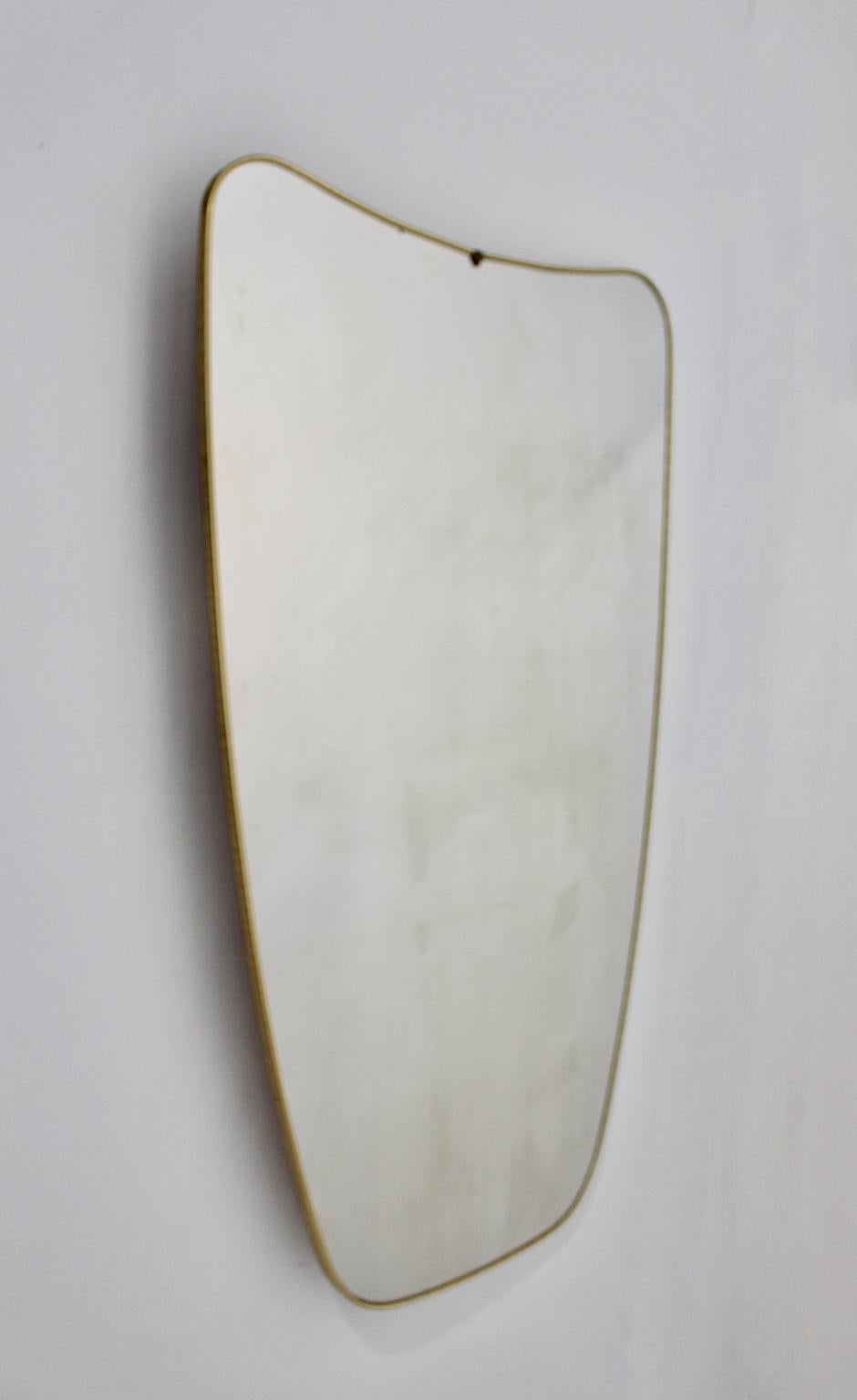 Mid Century Modern Vintage Golden Plastic Brass Full Length Mirror Huge 1950s im Zustand „Gut“ im Angebot in Vienna, AT