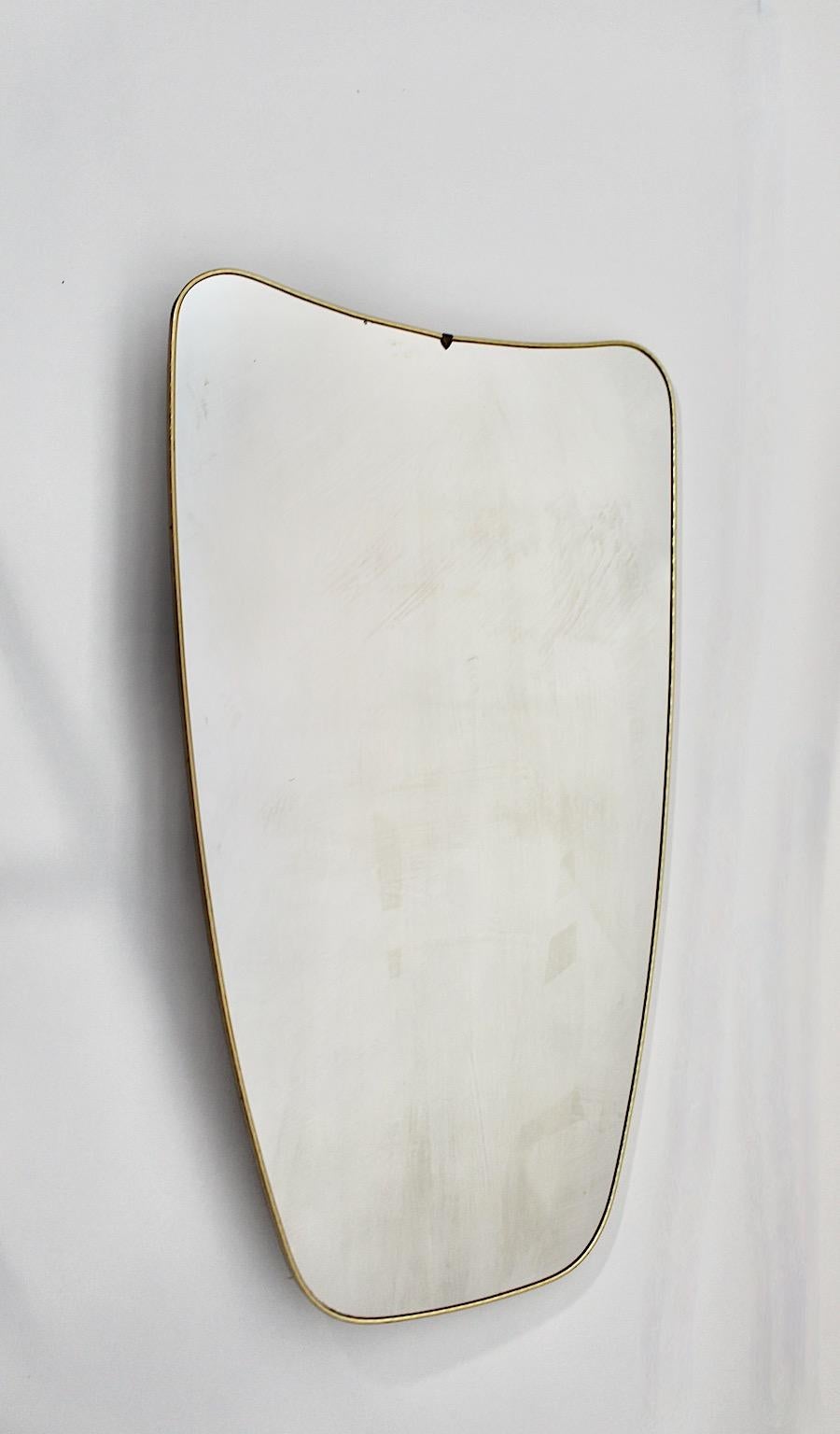 Mid Century Modern Vintage Golden Plastic Brass Full Length Mirror Huge 1950s (Mitte des 20. Jahrhunderts) im Angebot