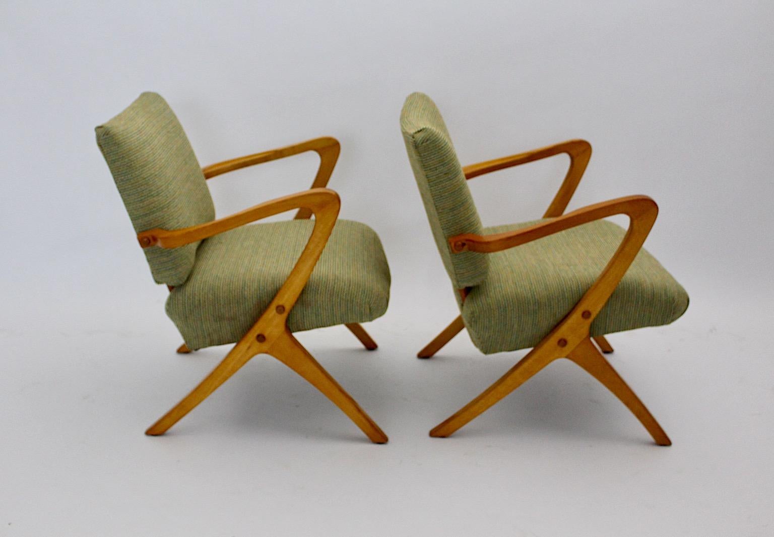 Mid Century Modern green beech vintage armchairs or lounge chairs model number F3 Soziale Wohnkultur, SW, 1950s Vienna.
A wonderful and sculptural pair of lounge chairs from beech and soft green woolen fabric cover designed in Vienna 1950s.
Soziale
