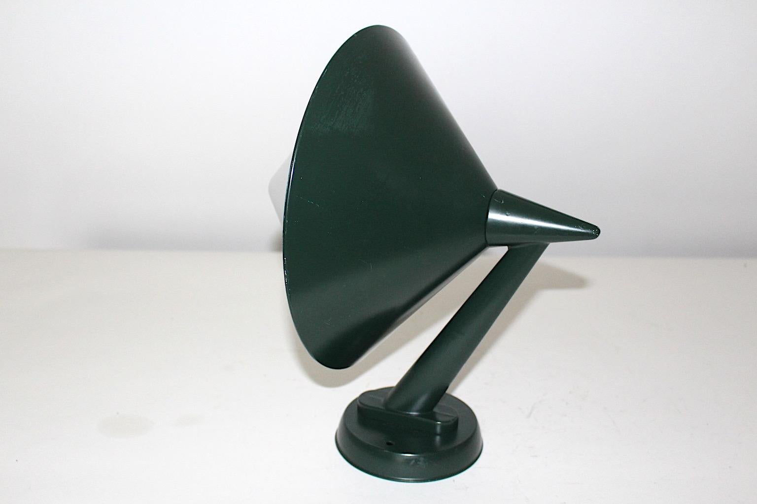 Mid-Century Modern Vintage Grüne Metall-Wandleuchte Svea Winkler 1960er Jahre (Moderne der Mitte des Jahrhunderts) im Angebot