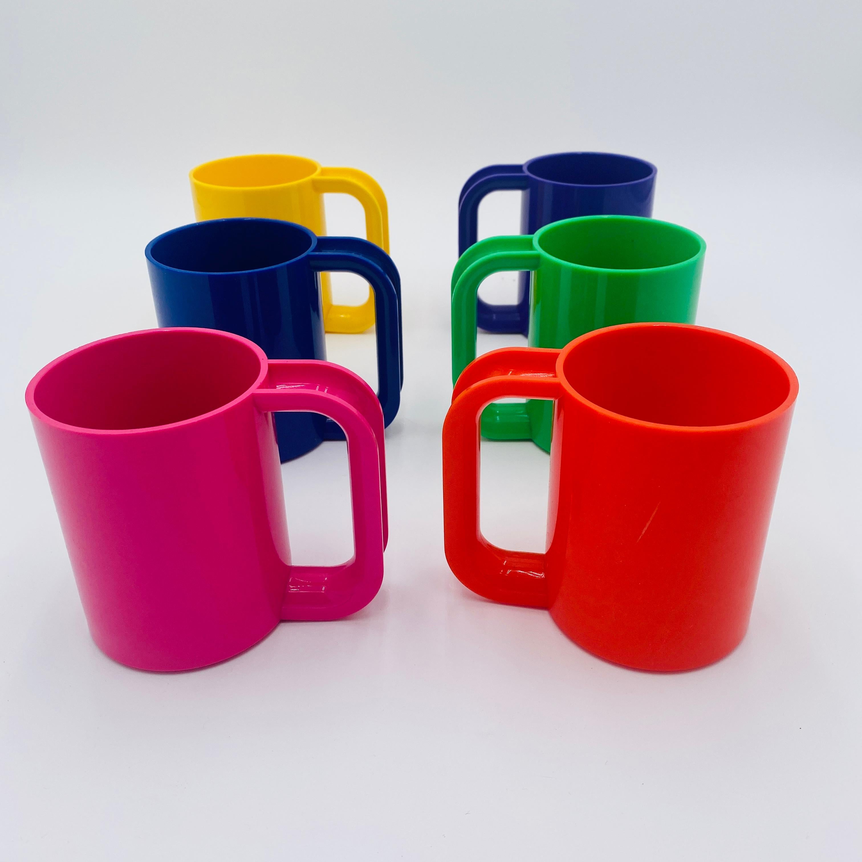 Plastica Set di 6 tazze Heller Massimo Vignelli, vintage e di metà secolo. in vendita