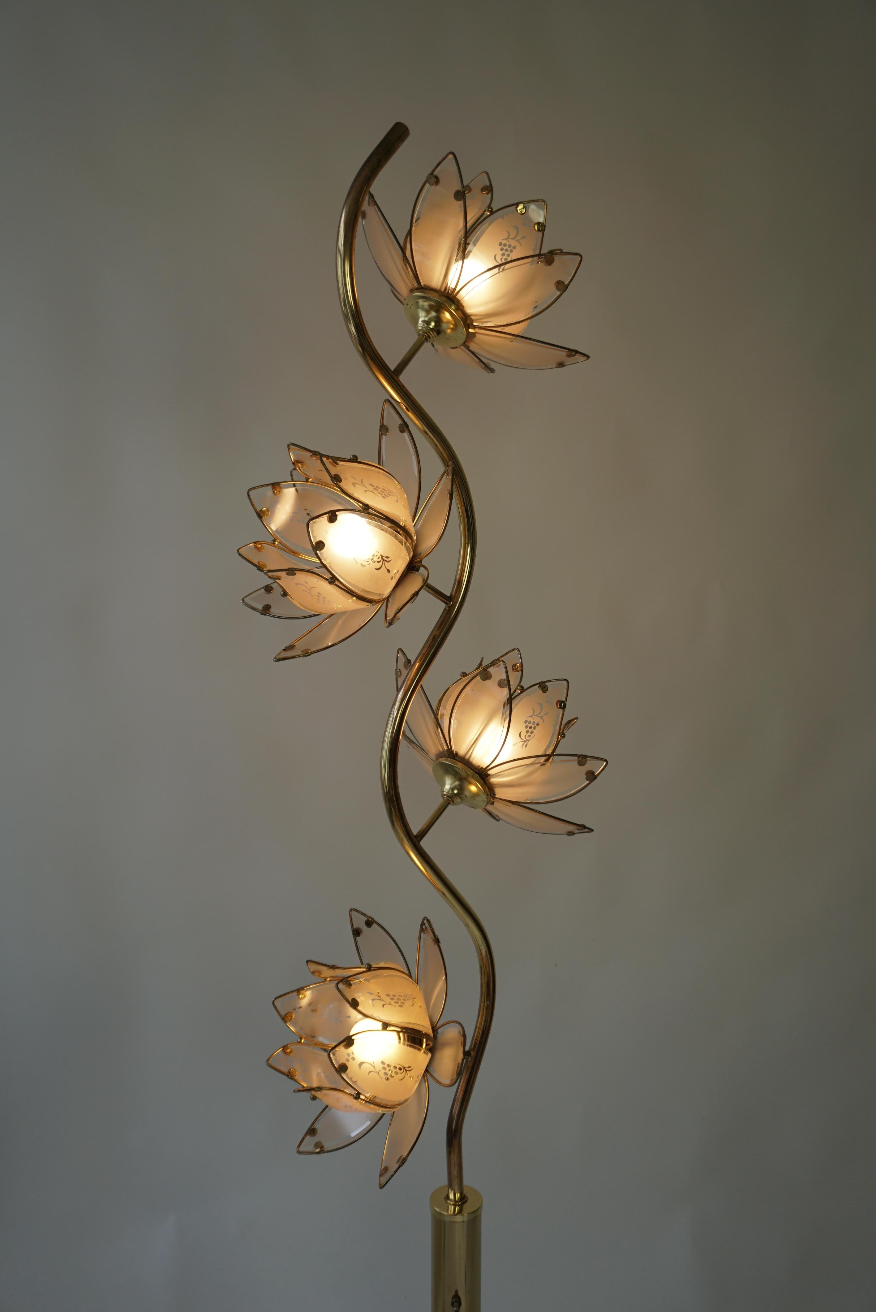 Mid Century Modern Vintage Hollywood Regency White Glass Lotus Flower Floor Lamp For Sale 2