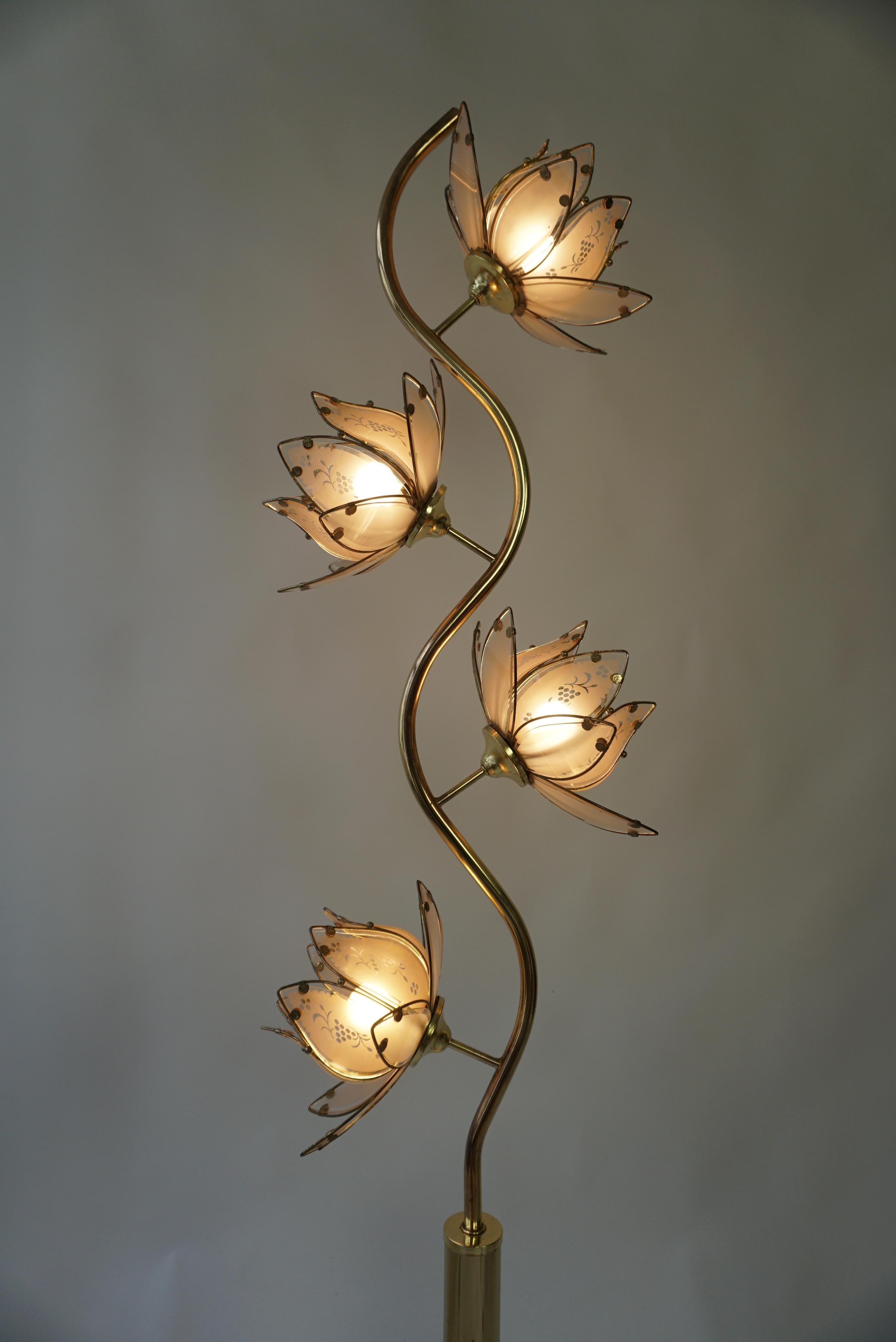 Mid Century Modern Vintage Hollywood Regency White Glass Lotus Flower Floor Lamp For Sale 3