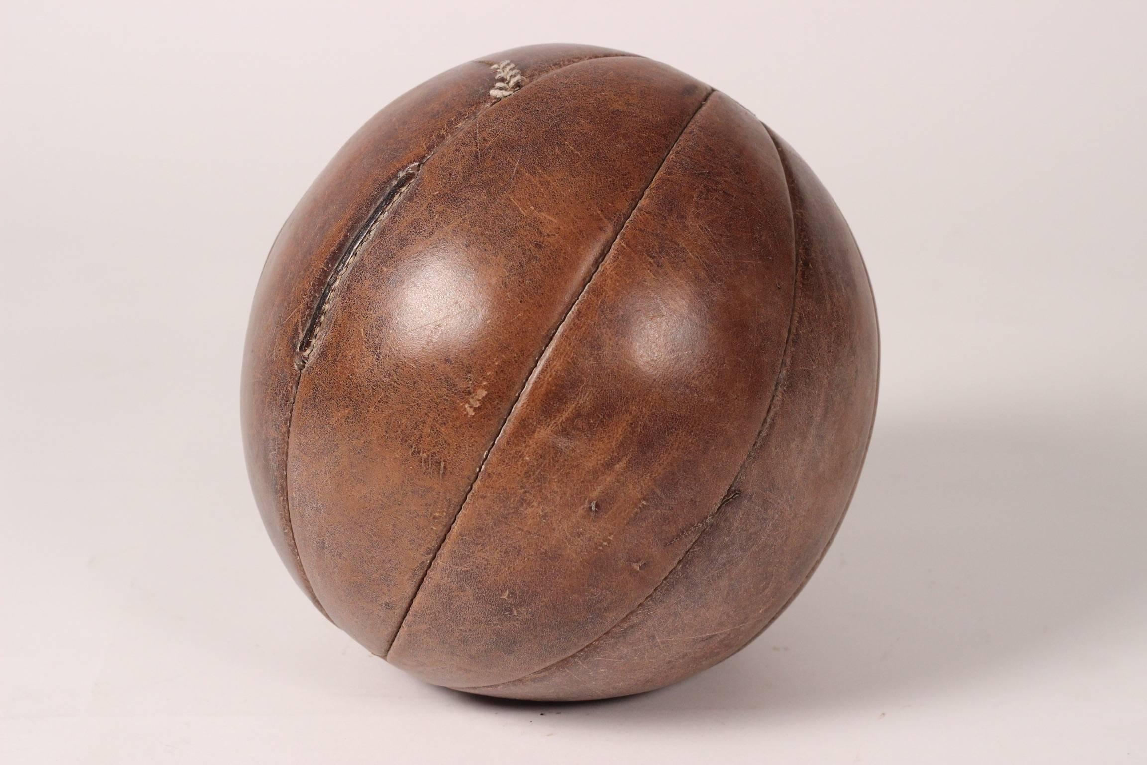 Balón Medicinal de Cuero Vintage Moderno de Mediados de Siglo en Bueno Estado en London, GB