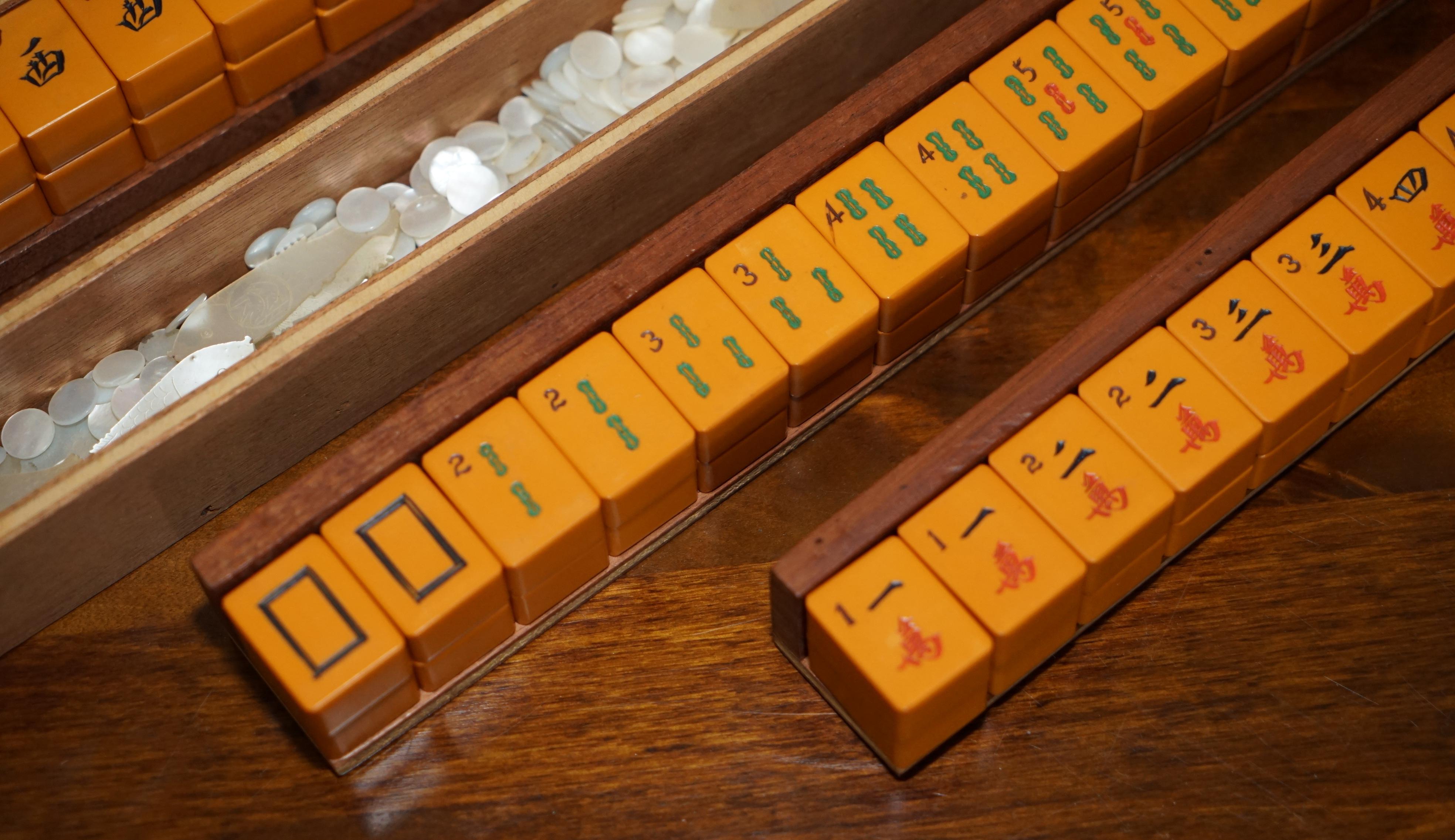 MID CENTURY MODERN ViNTAGE MAHJONG 144 PIECE GAMES SET MOTHER OF PEARL COUNTERS For Sale 5