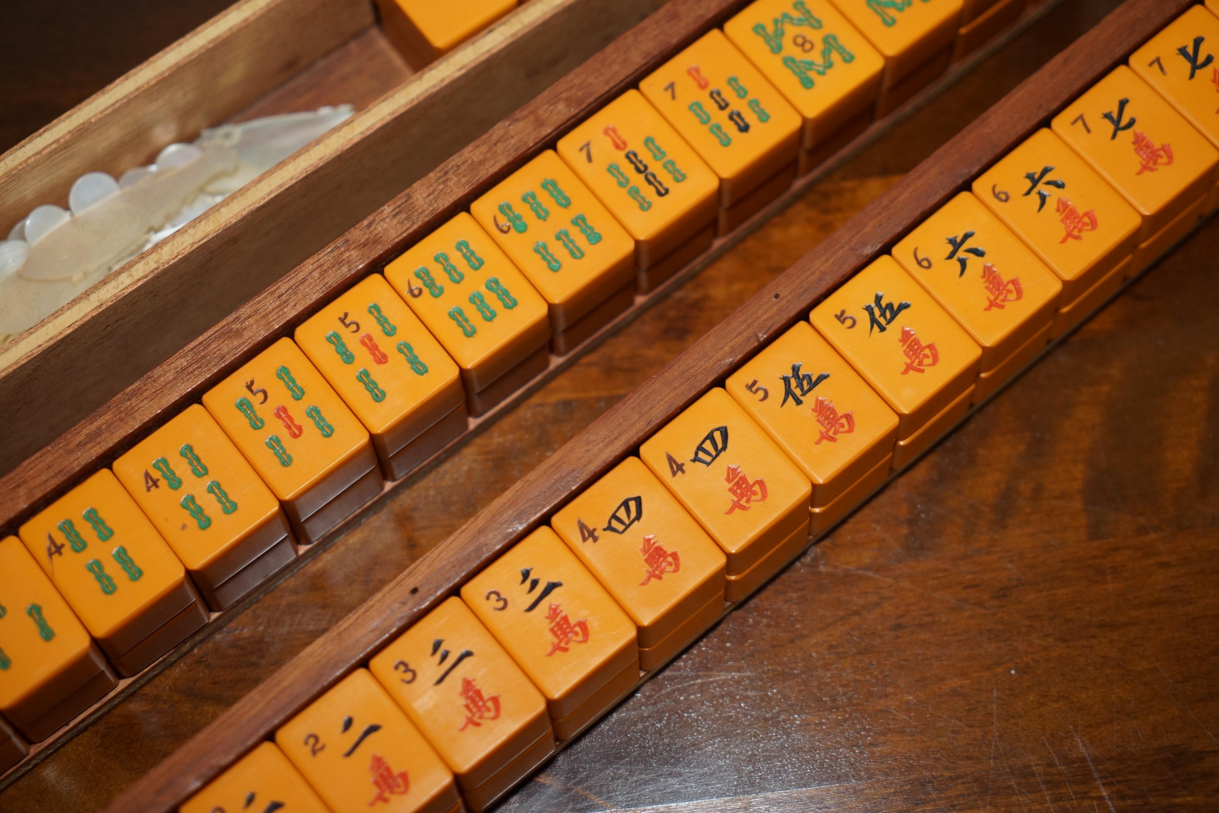 MID CENTURY MODERN ViNTAGE MAHJONG 144 PIECE GAMES SET MOTHER OF PEARL COUNTERS For Sale 6