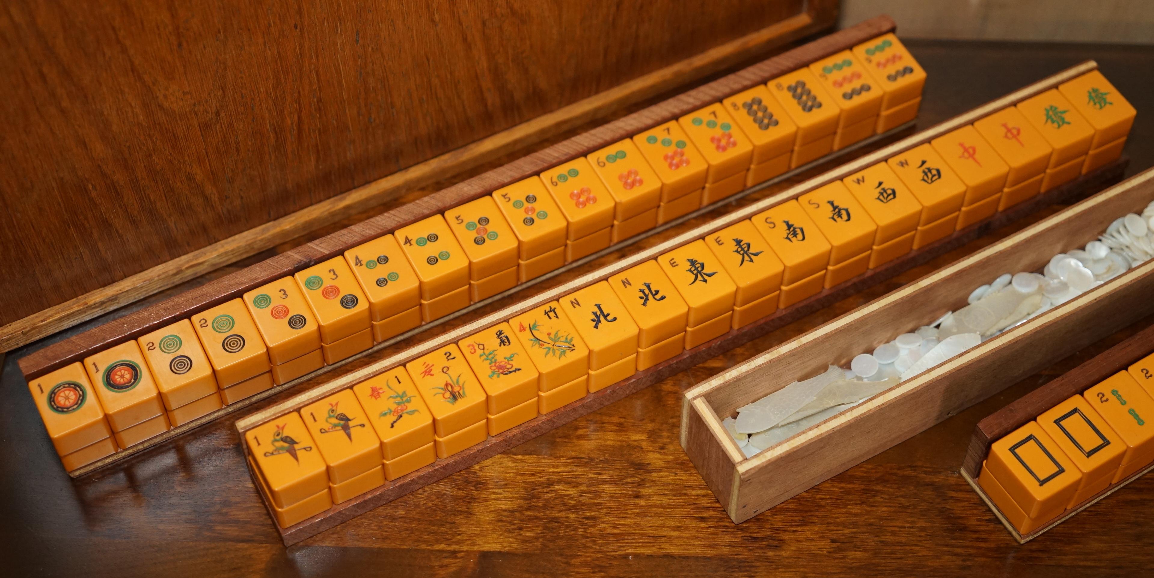 Hand-Crafted MID CENTURY MODERN ViNTAGE MAHJONG 144 PIECE GAMES SET MOTHER OF PEARL COUNTERS For Sale
