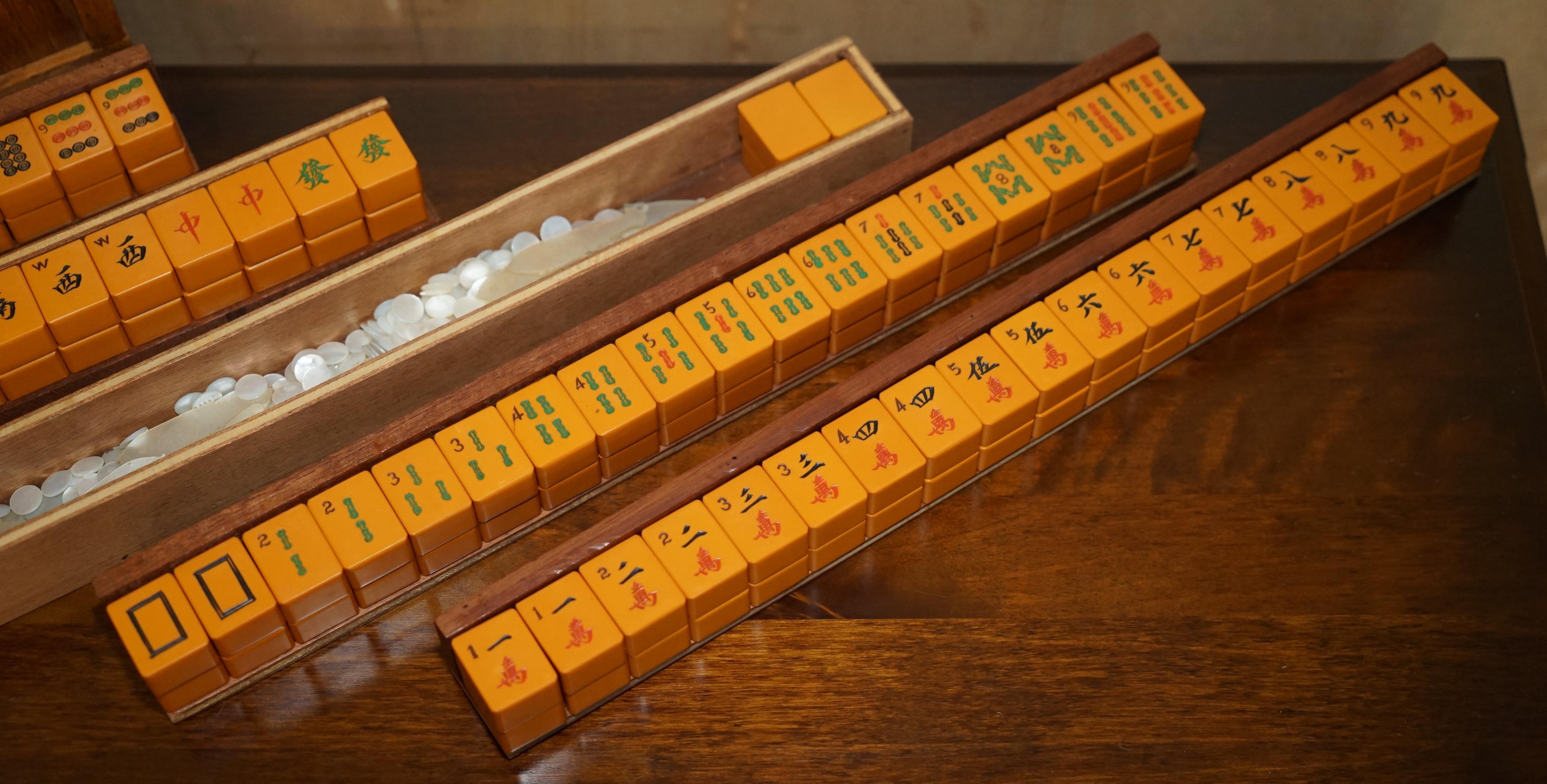 20th Century MID CENTURY MODERN ViNTAGE MAHJONG 144 PIECE GAMES SET MOTHER OF PEARL COUNTERS For Sale