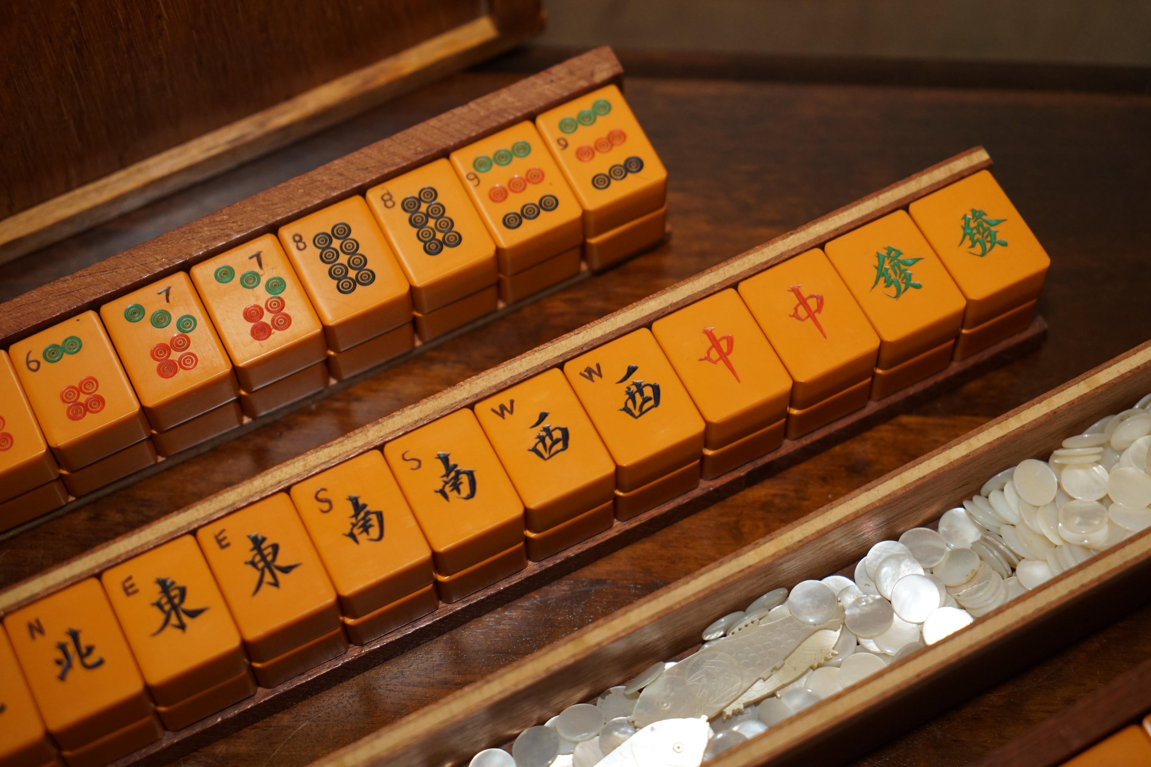 MID CENTURY MODERN ViNTAGE MAHJONG 144 PIECE GAMES SET MOTHER OF PEARL COUNTERS For Sale 2