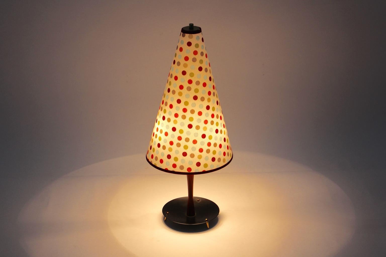 Lampe de table en métal laiton hêtre, 1950s Bon état - En vente à Vienna, AT