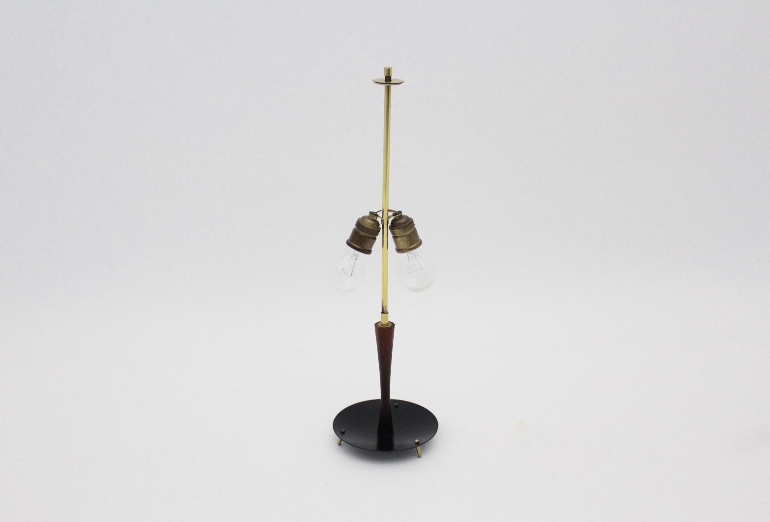 Métal Lampe de table en métal laiton hêtre, 1950s en vente
