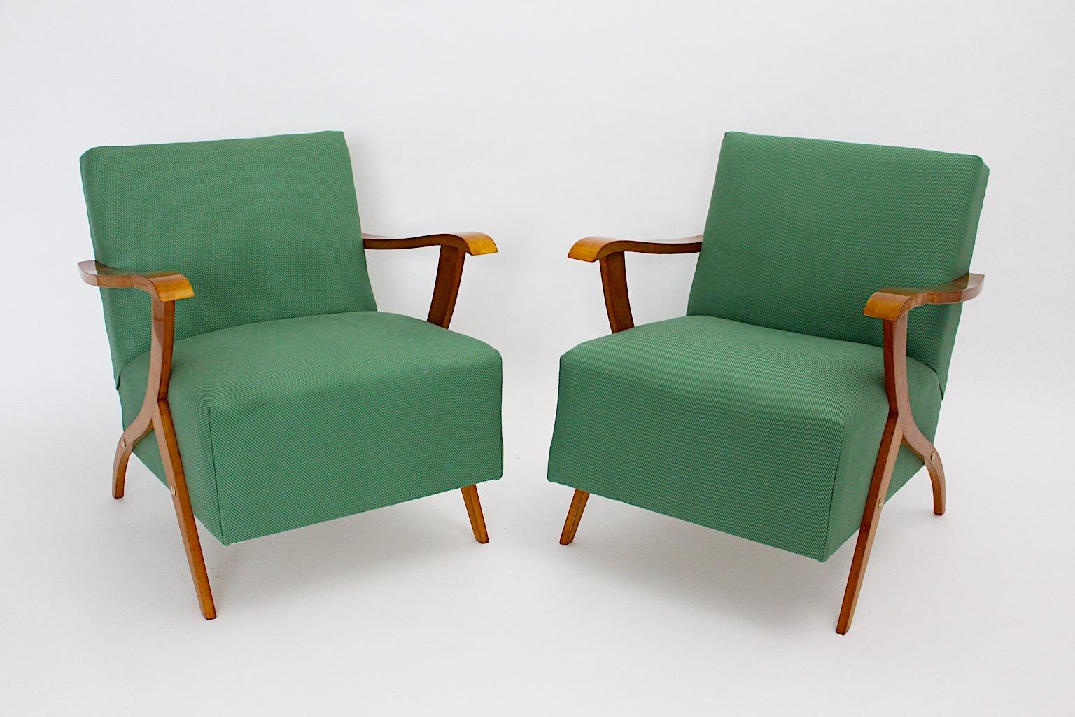 Mid Century Modern Vintage Maple Green Fabric Sculptural Lounge Chairs Pair 1950 In Good Condition For Sale In Vienna, AT