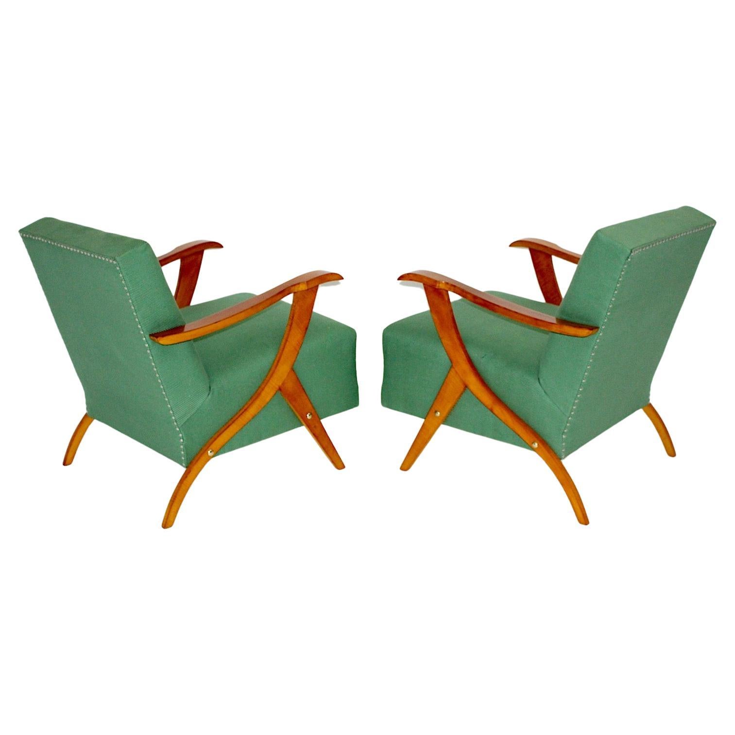Pareja de sillones escultóricos de tela verde arce de mediados del siglo XX 1950