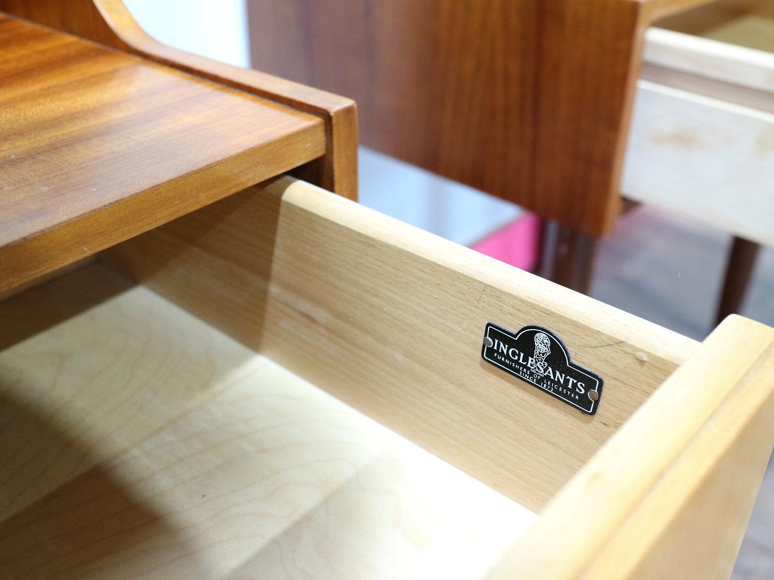 XX secolo Tavolini da letto italiani in acero vintage del Mid Century Modern di Marino