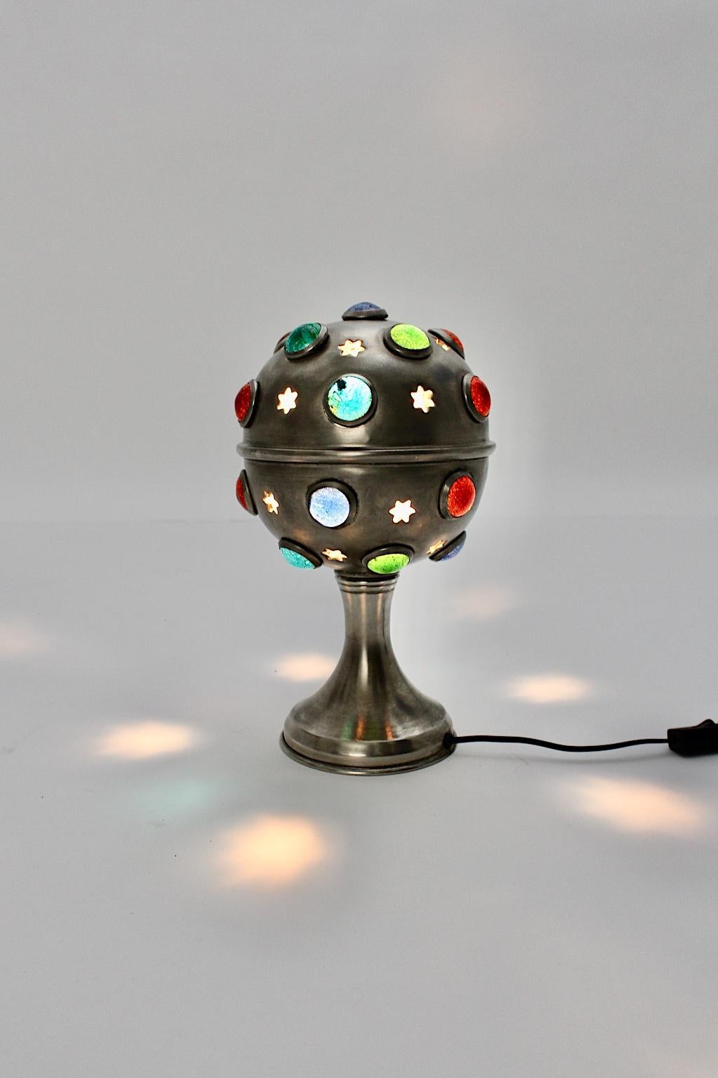 Mid-Century Modern Vintage Metal and Glass Sputnik Table Lamp, 1970s In Good Condition For Sale In Vienna, AT