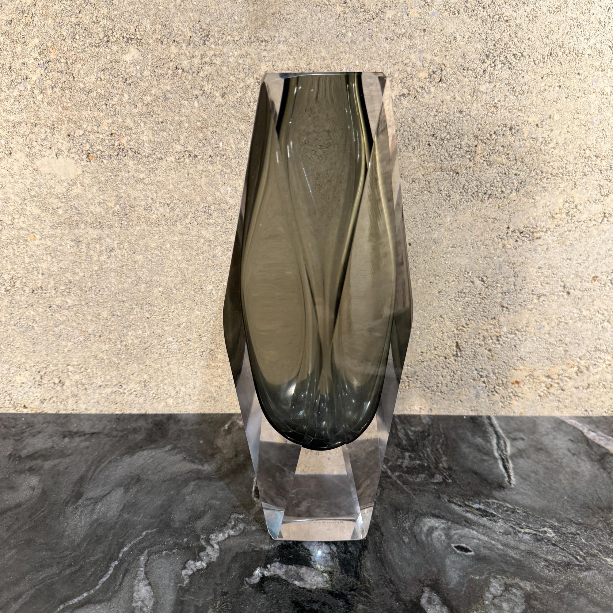 Vase en verre de Murano datant du milieu du siècle dernier, attribué à Flavio Poli en vente 6