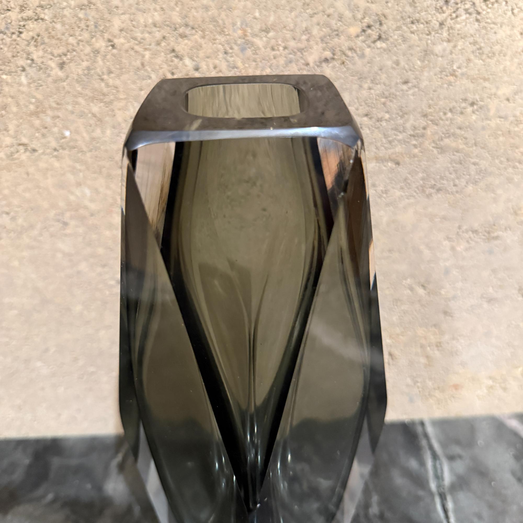 Milieu du XXe siècle Vase en verre de Murano datant du milieu du siècle dernier, attribué à Flavio Poli en vente