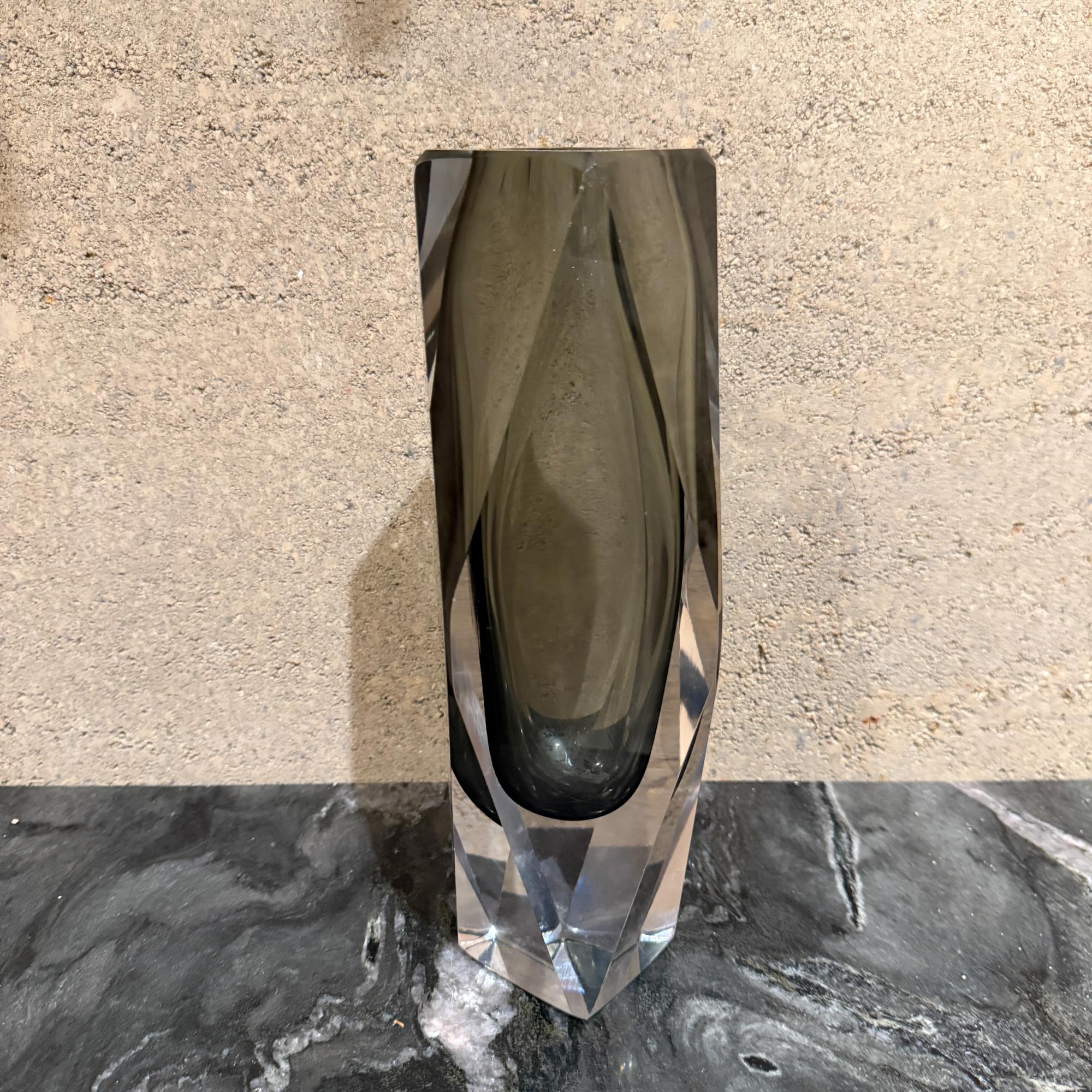 Verre de Murano Vase en verre de Murano datant du milieu du siècle dernier, attribué à Flavio Poli en vente