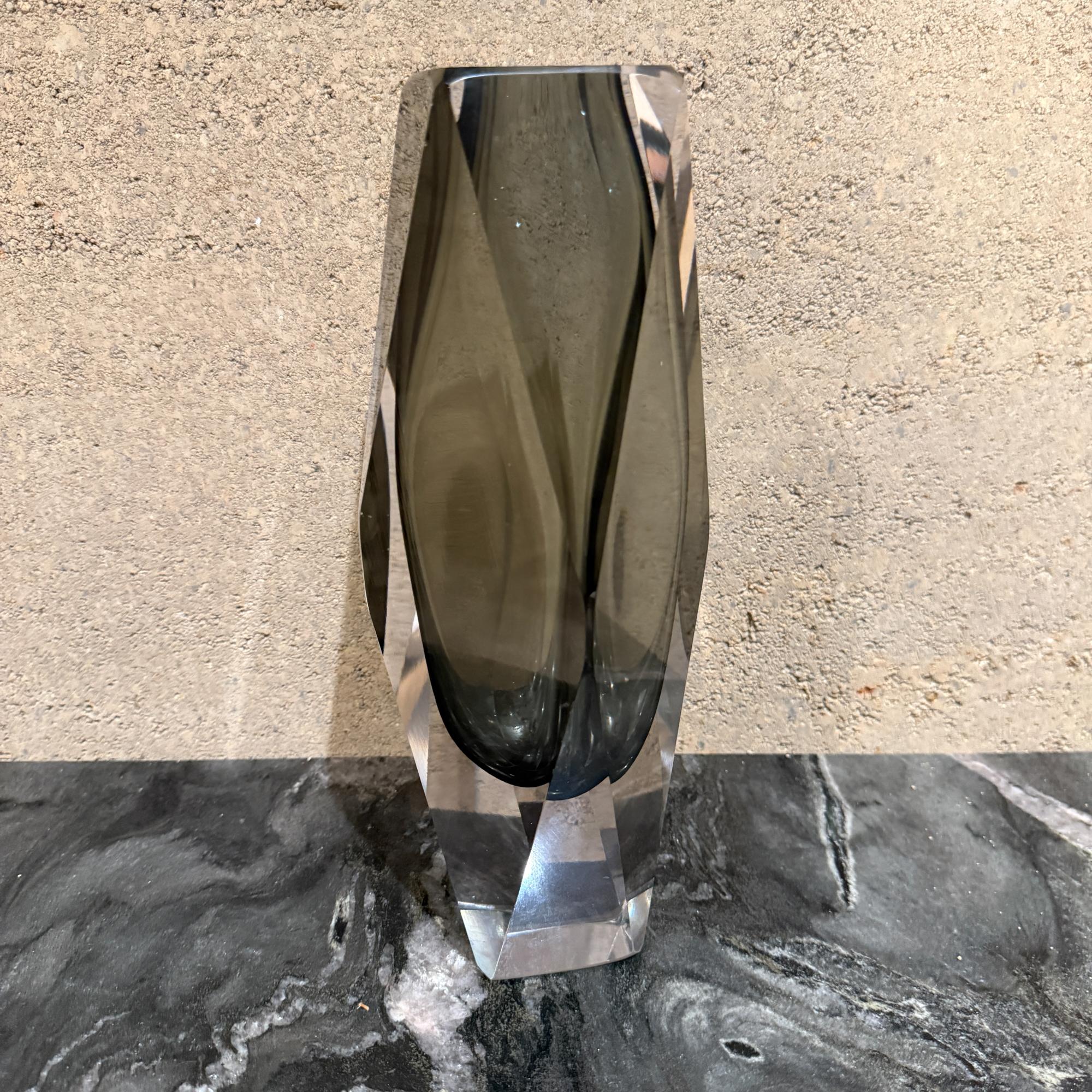 Vase en verre de Murano datant du milieu du siècle dernier, attribué à Flavio Poli en vente 1