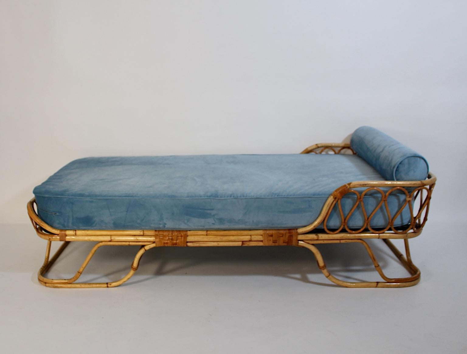 Italian Mid-Century Modern Vintage Organic Rattan Bamboo Daybed Chaise Lounge Gio Ponti  For Sale