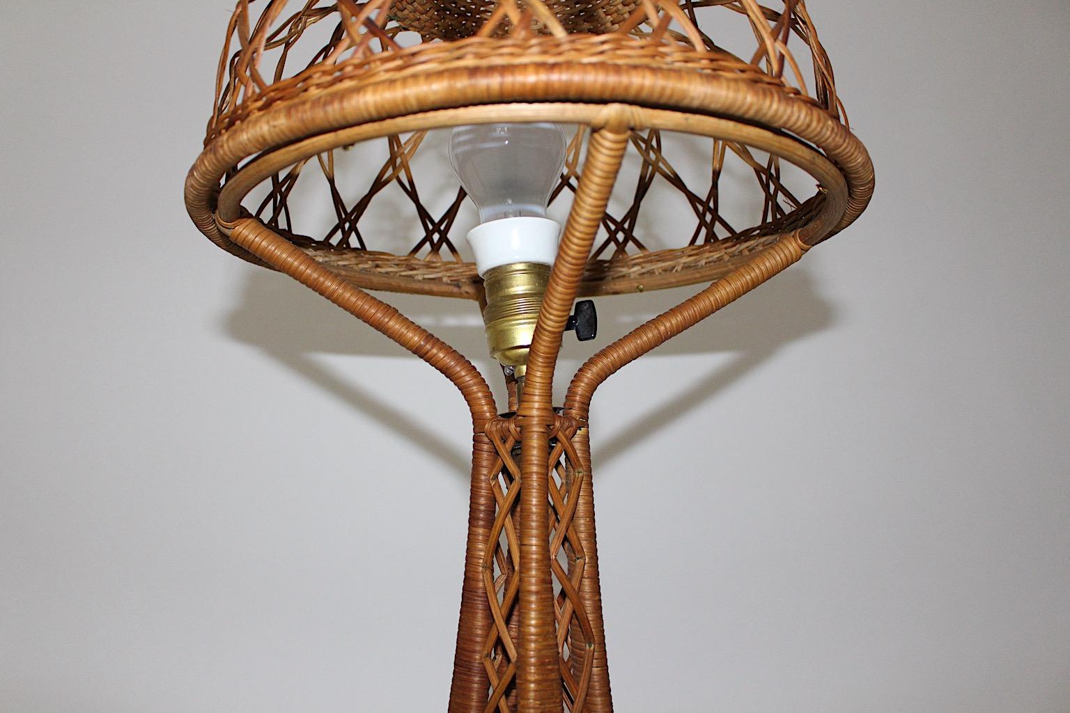 Mid Century Modern Vintage Organic Rattan Table Lamp Mushroom Eiffel 1950s  For Sale 4