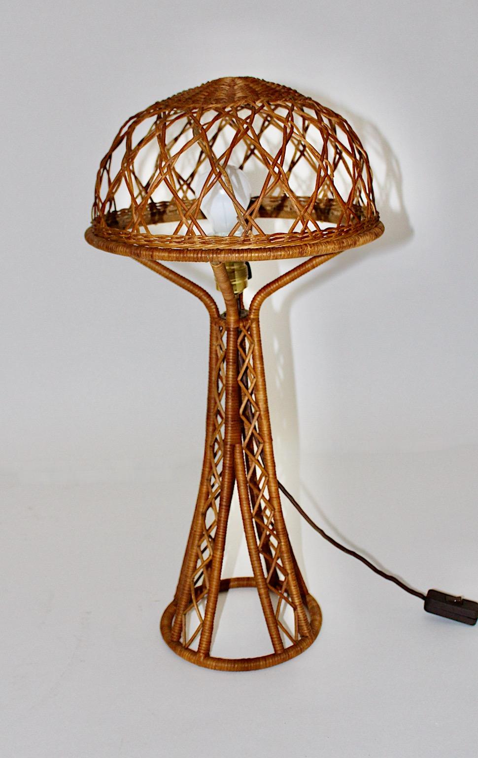 Mid Century Modern Vintage organische Rattan-Tischlampe Pilz Eiffel 1950er Jahre  (Moderne der Mitte des Jahrhunderts) im Angebot