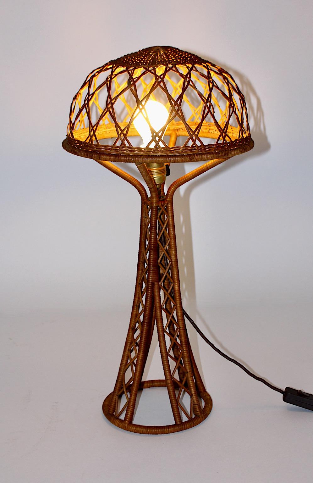 Mid Century Modern Vintage organische Rattan-Tischlampe Pilz Eiffel 1950er Jahre  im Zustand „Gut“ im Angebot in Vienna, AT