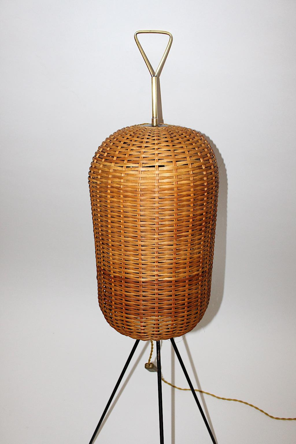 20ième siècle The Moderns Modern Vintage Organic Sculptural Brass Rattan Floor Lamp 1950s  en vente